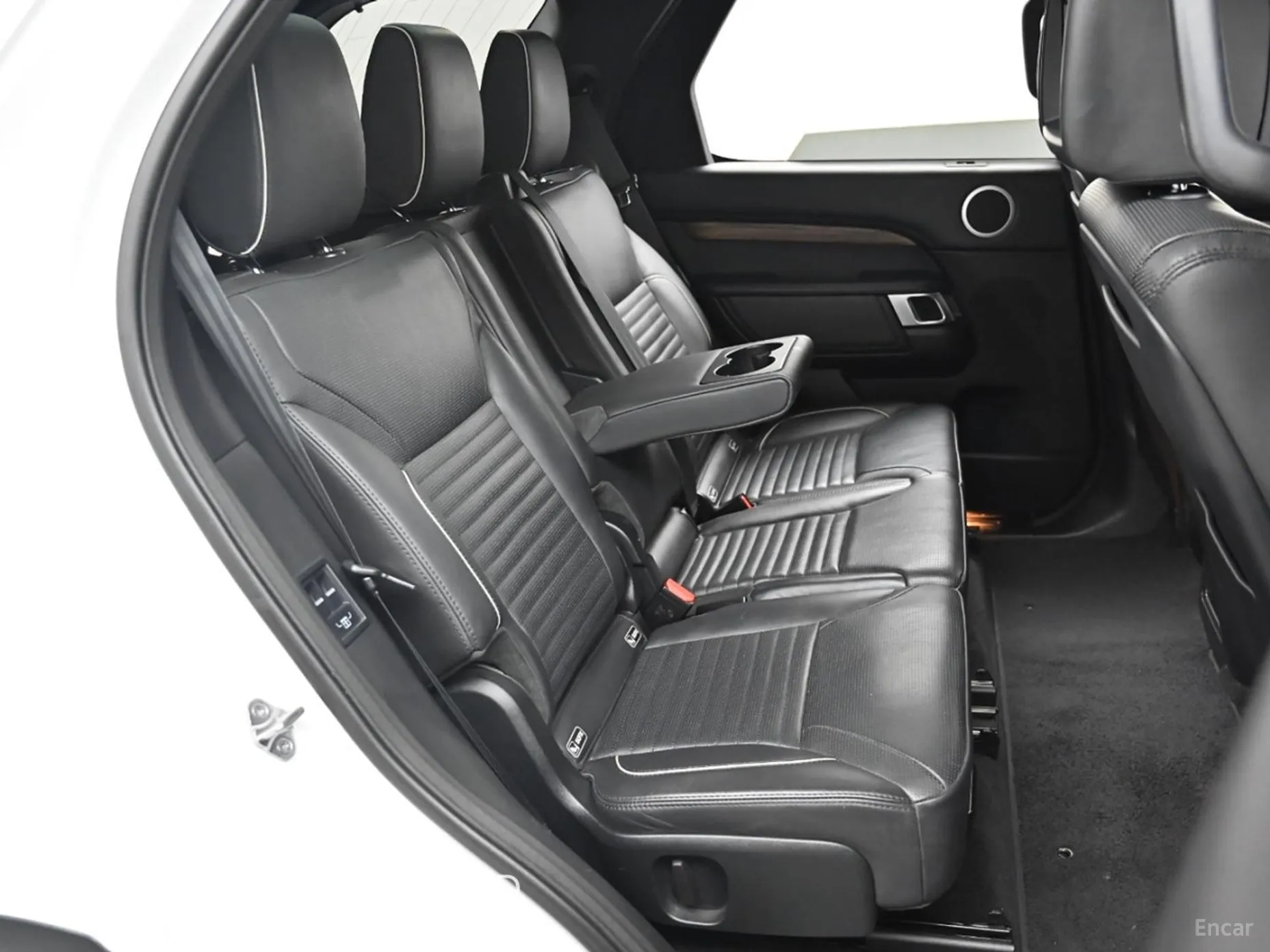 Land Rover Discovery 5 превью 12