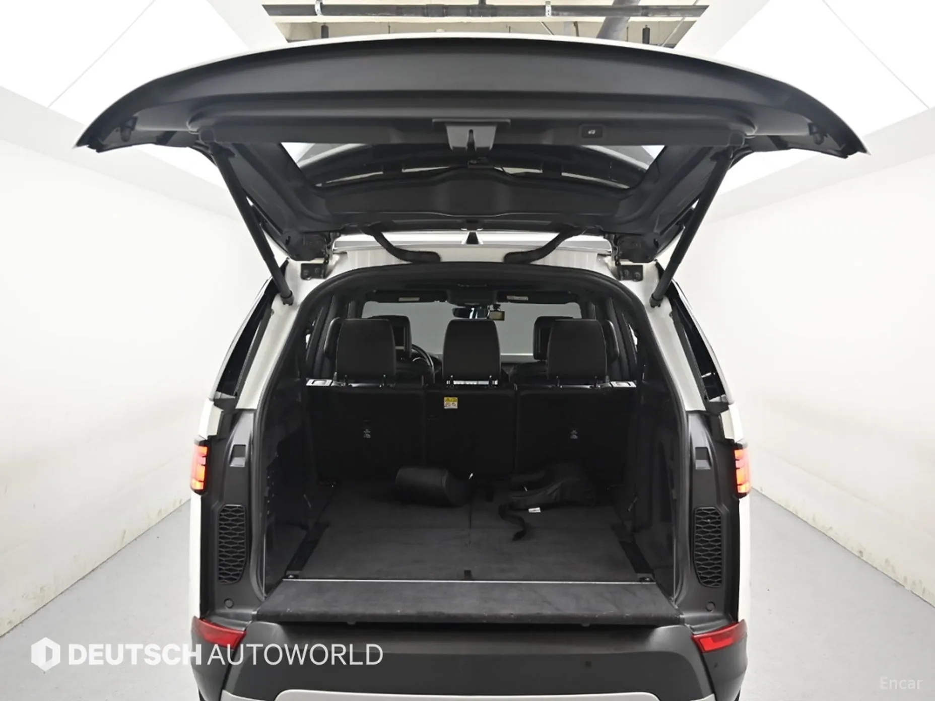 Land Rover Discovery 5 превью 19