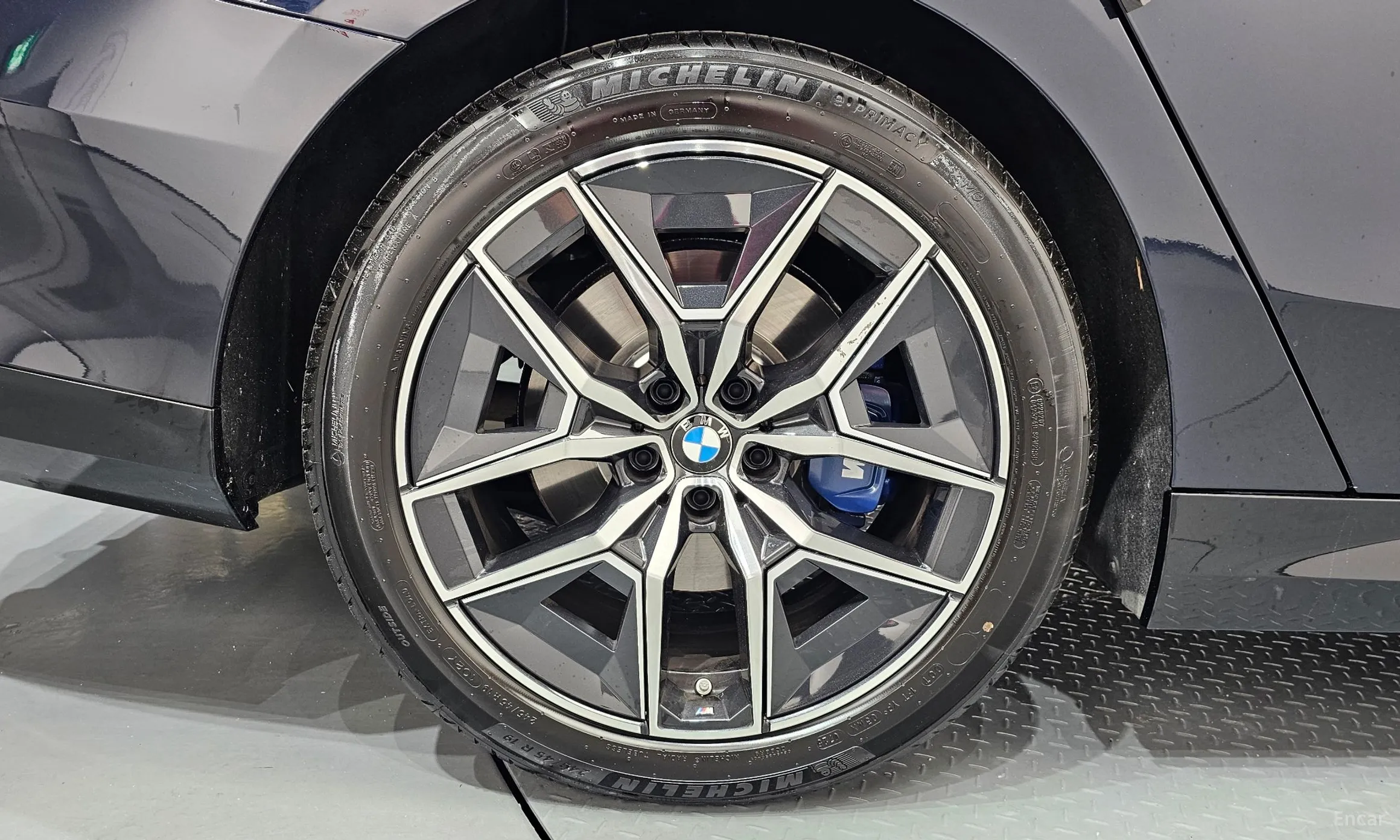 BMW 5 Series (G60) превью 5