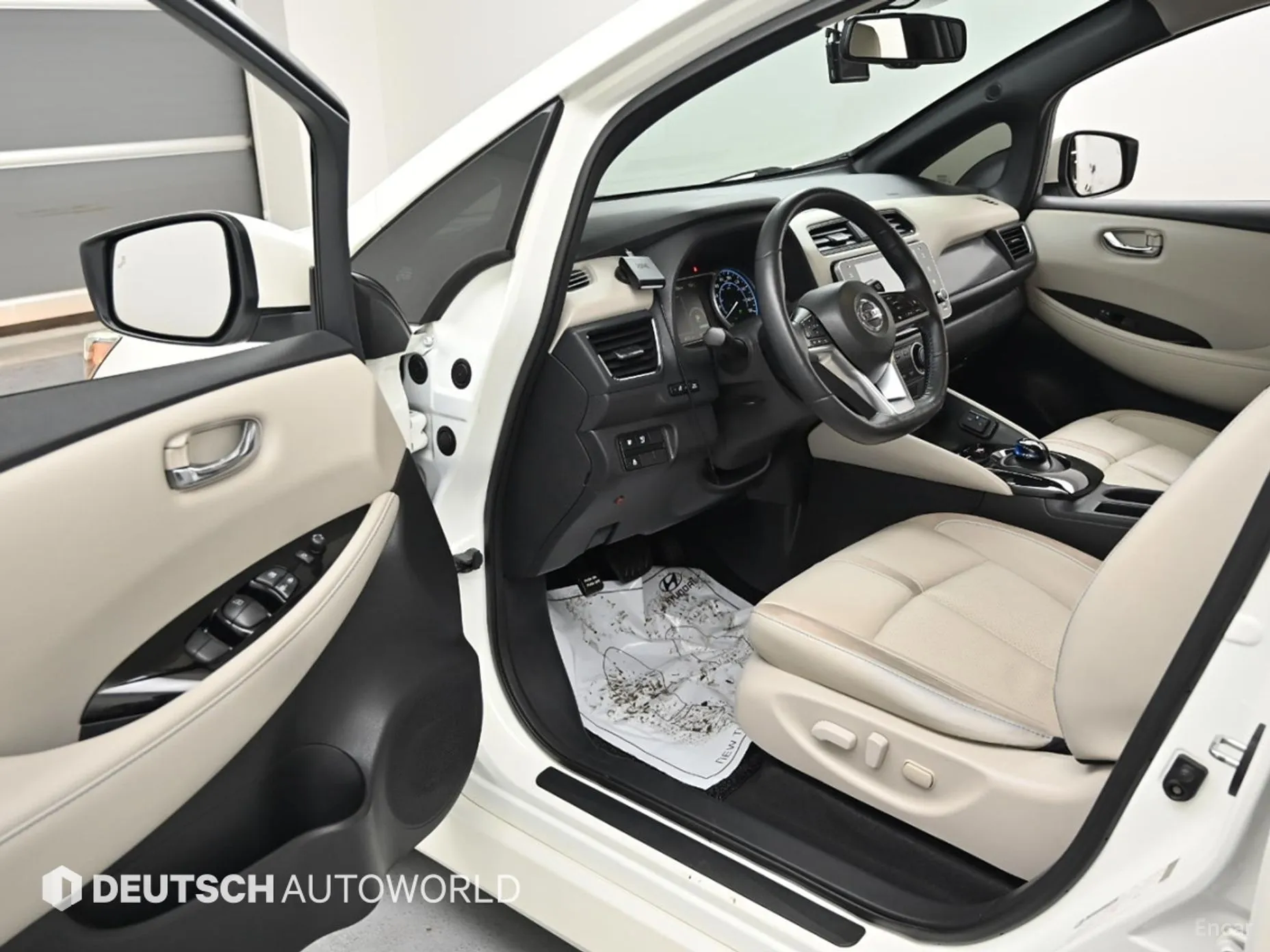Nissan Leaf (ZE1) превью 11