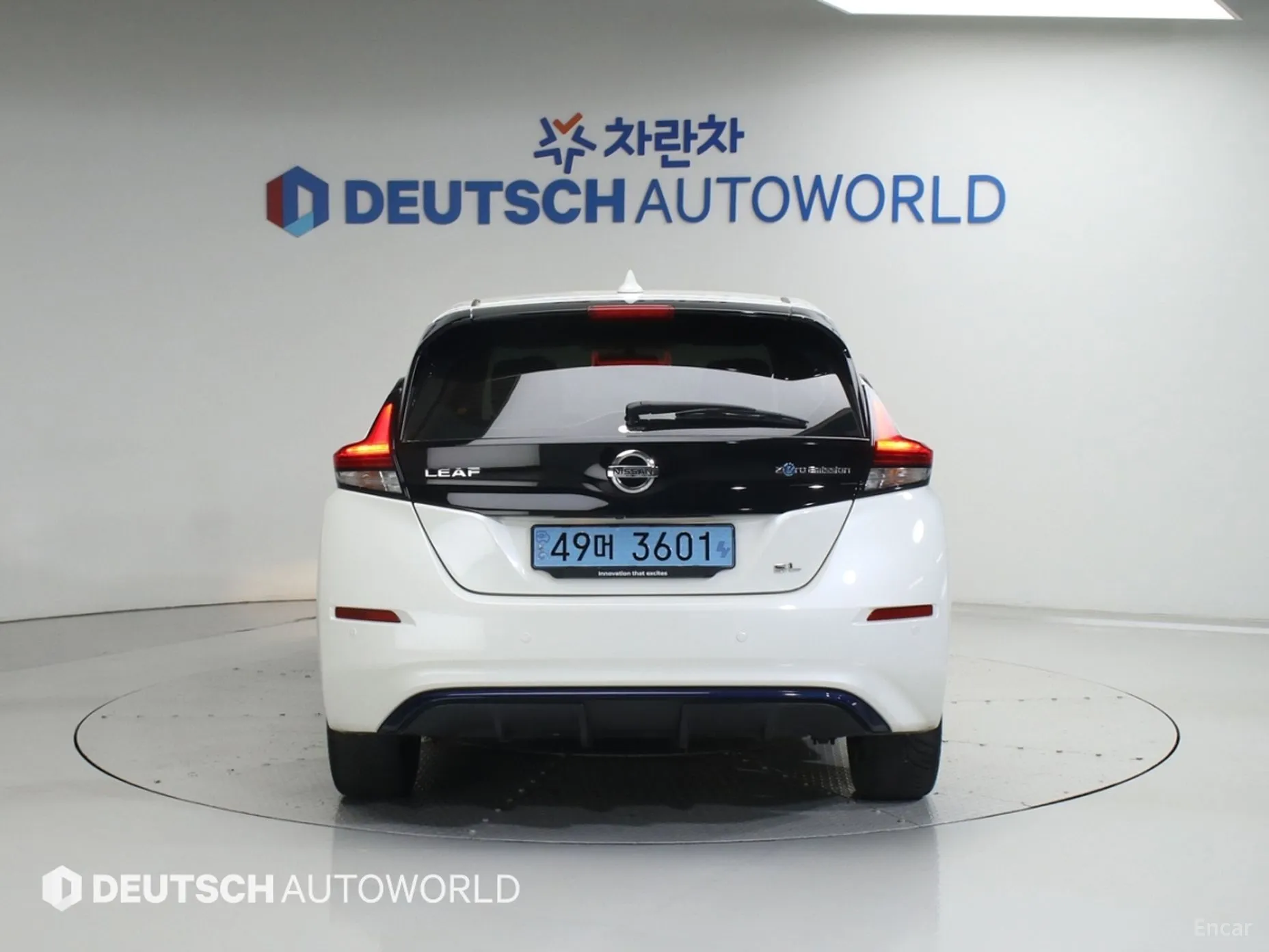Nissan Leaf (ZE1) превью 4