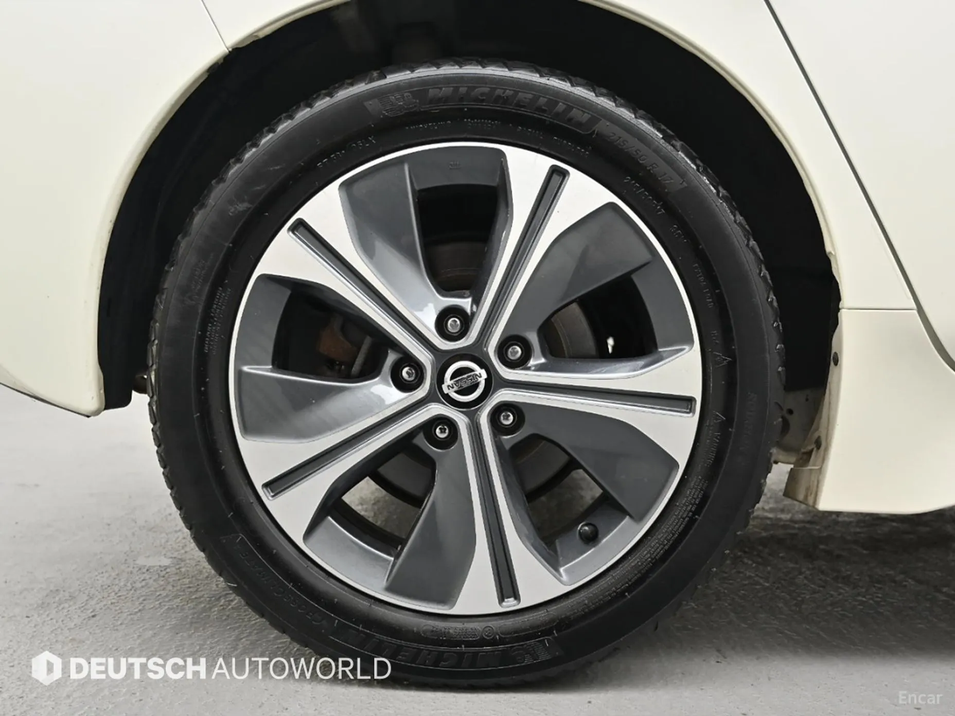 Nissan Leaf (ZE1) превью 5