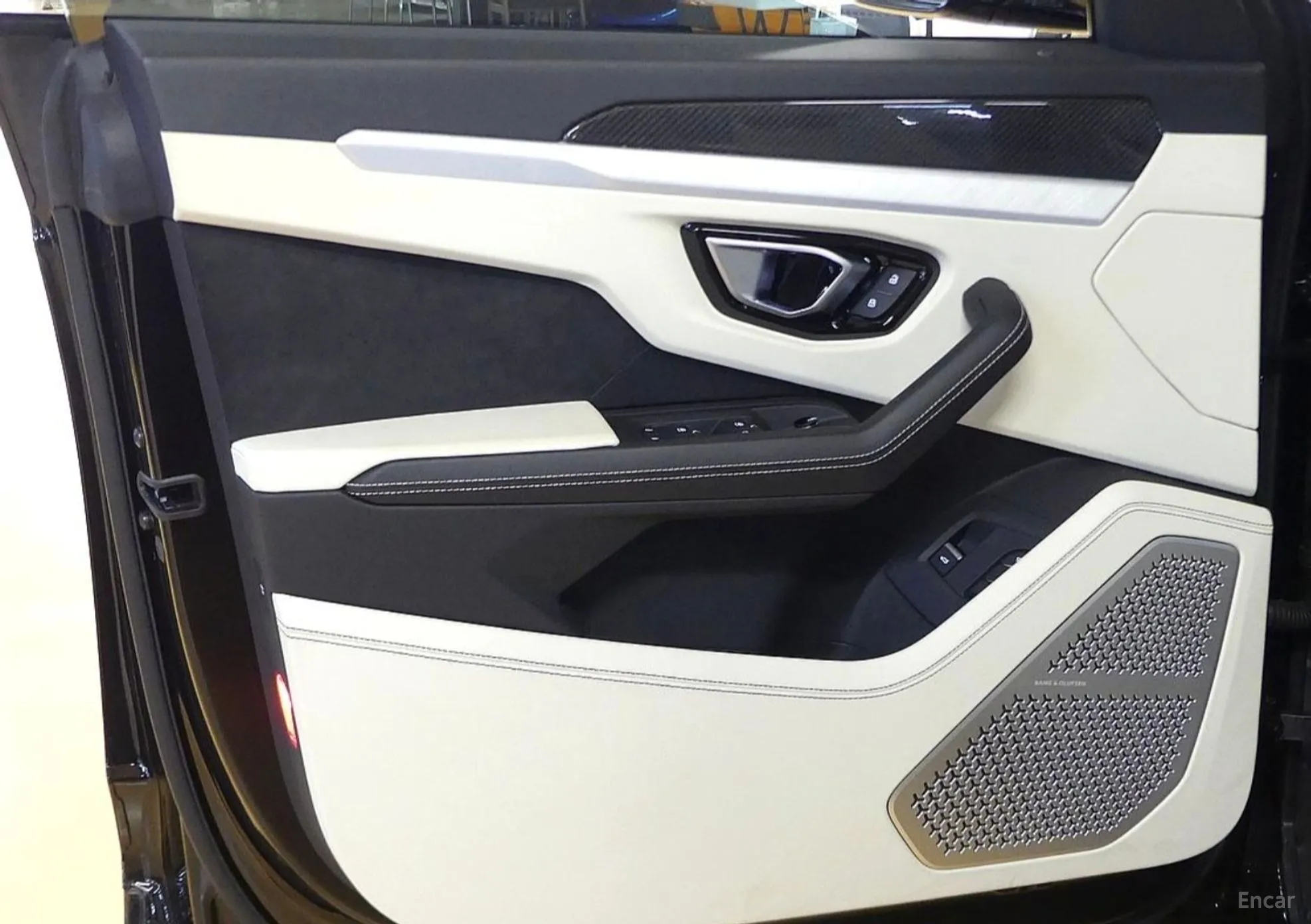 Lamborghini Urus превью 12
