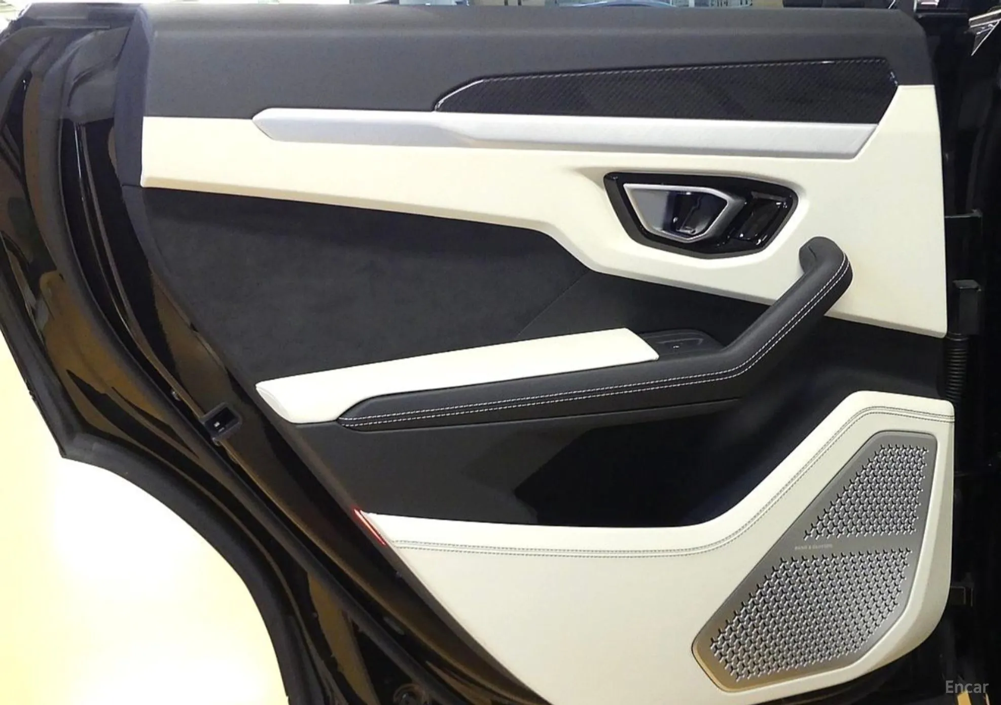 Lamborghini Urus превью 19