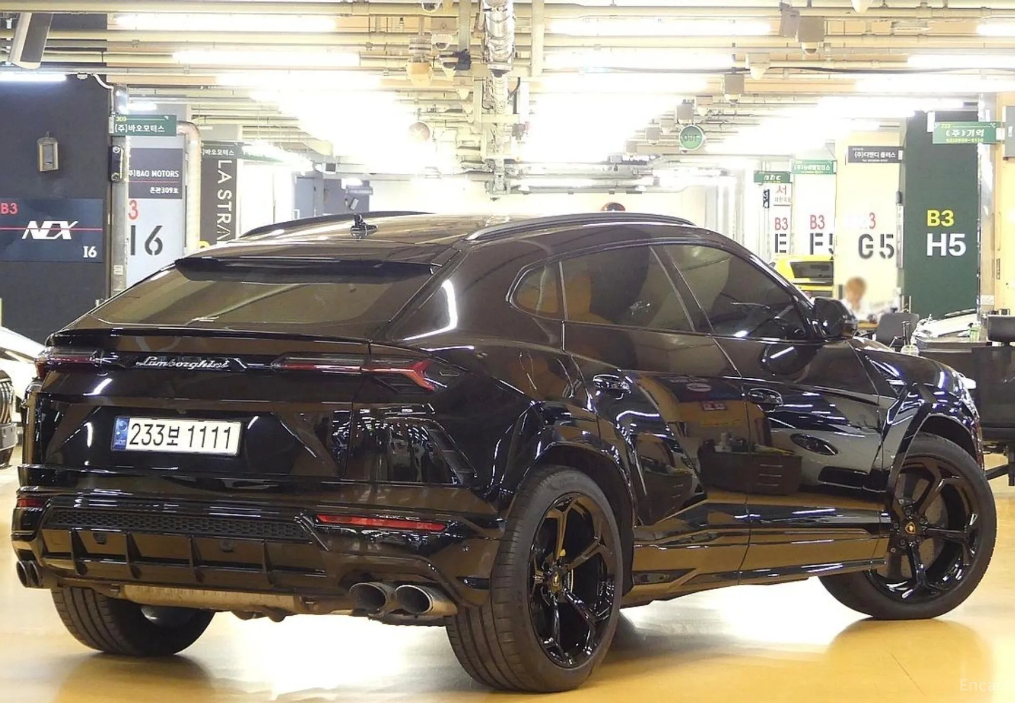 Lamborghini Urus превью 4