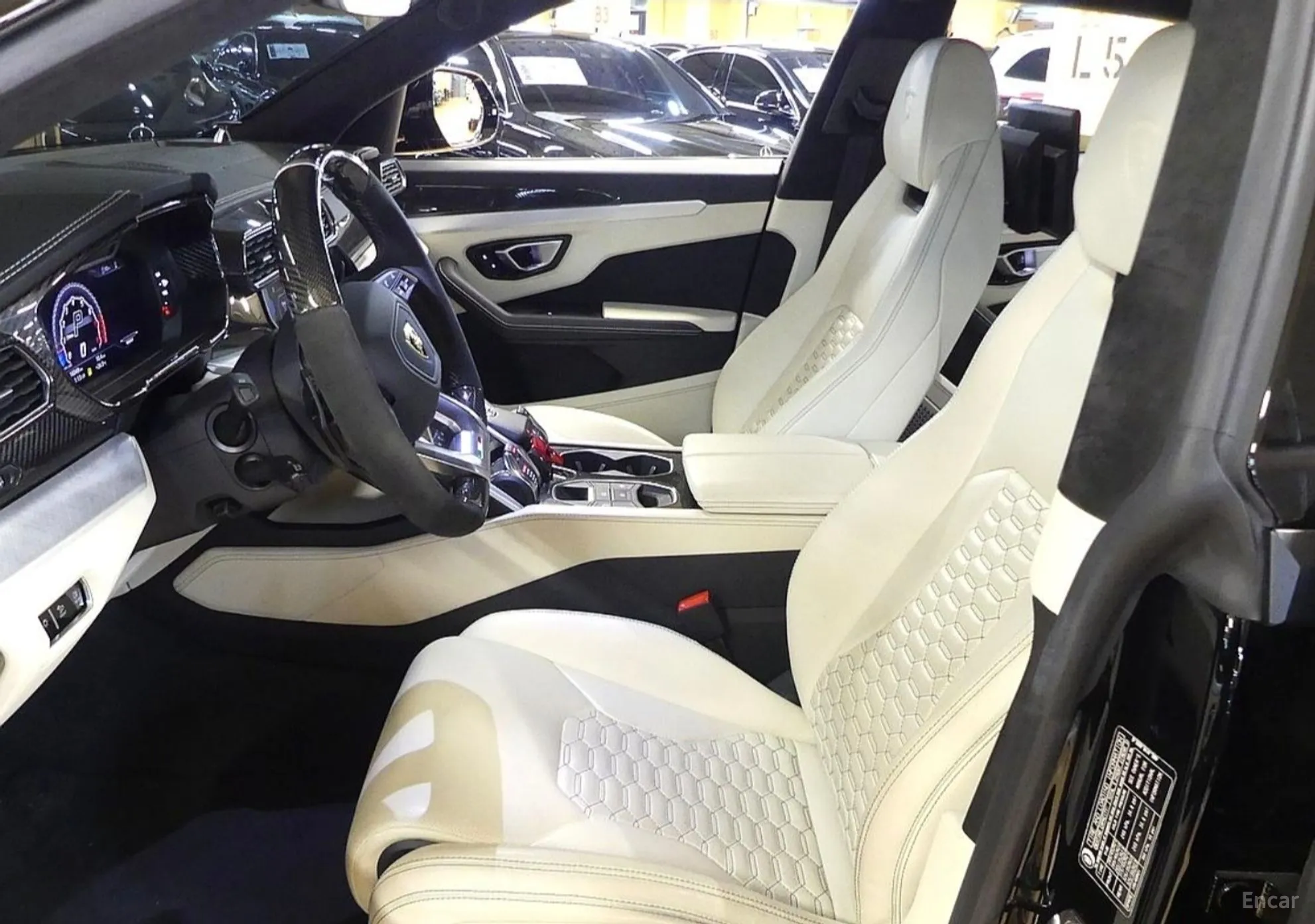 Lamborghini Urus превью 9