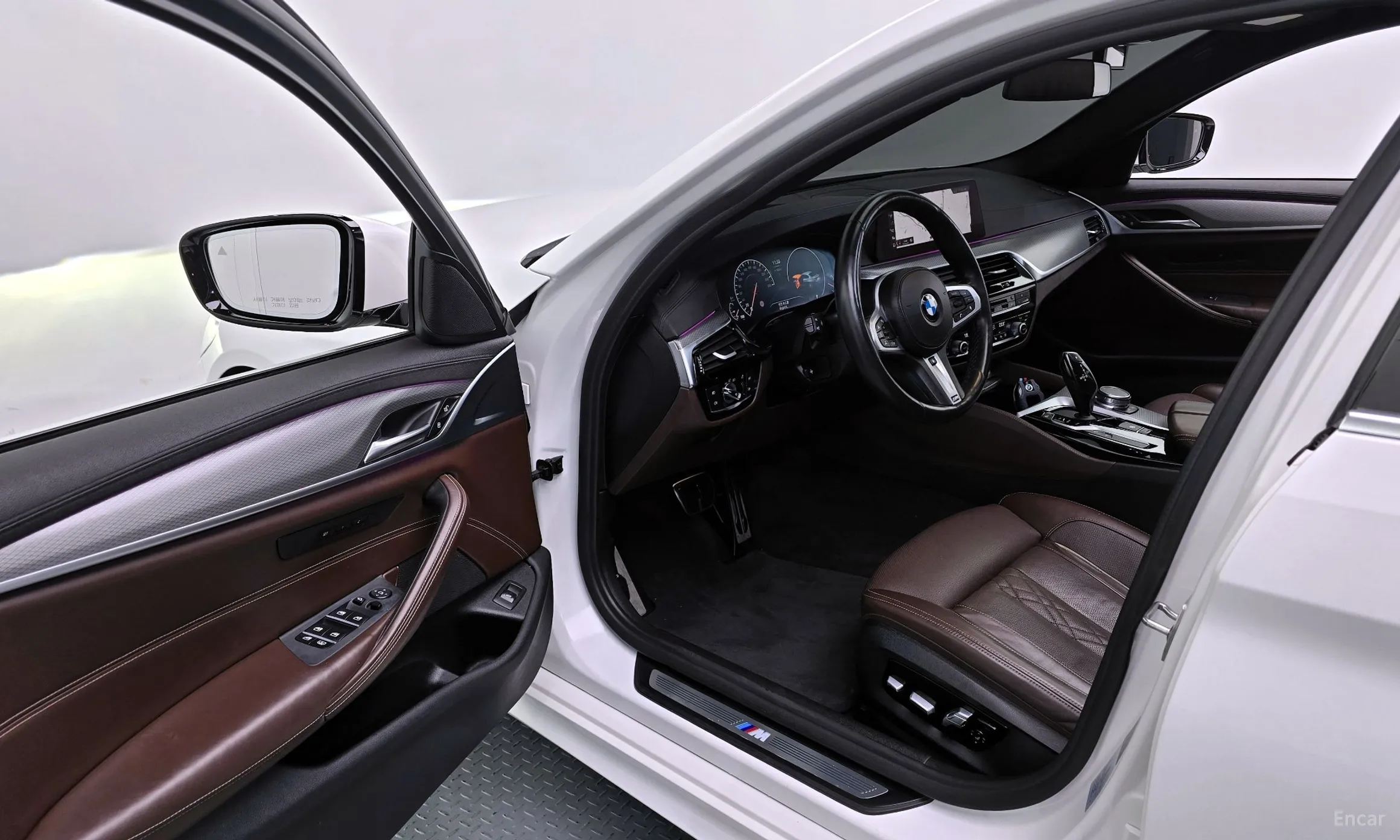 BMW 5 Series (G30) превью 10