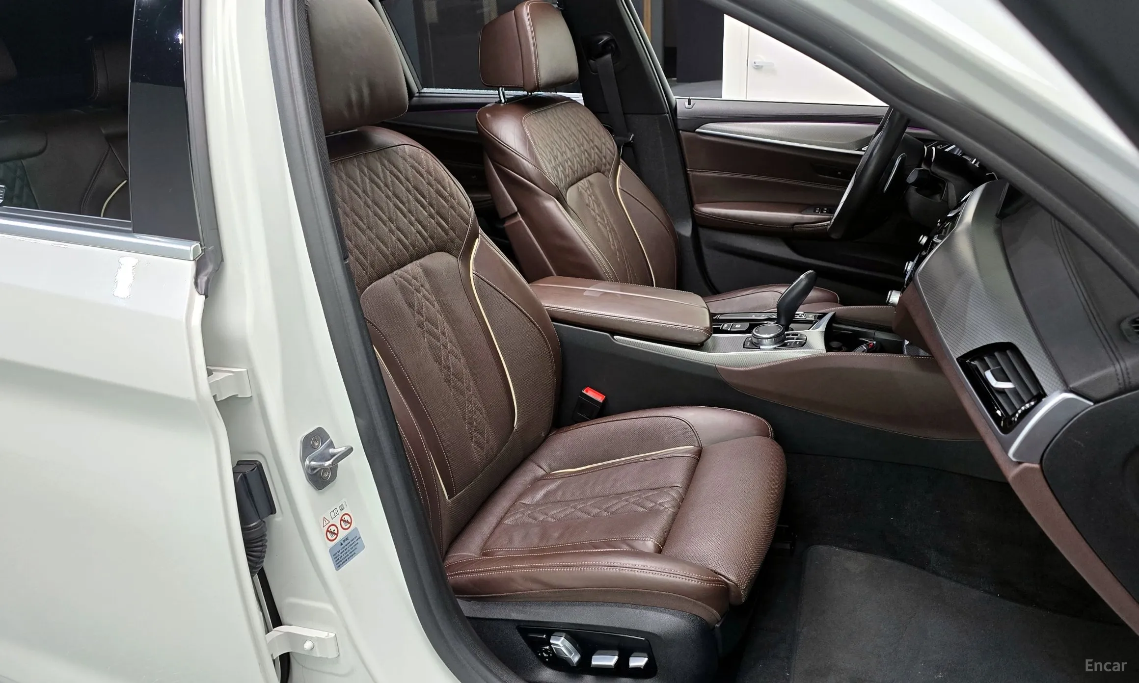 BMW 5 Series (G30) превью 12