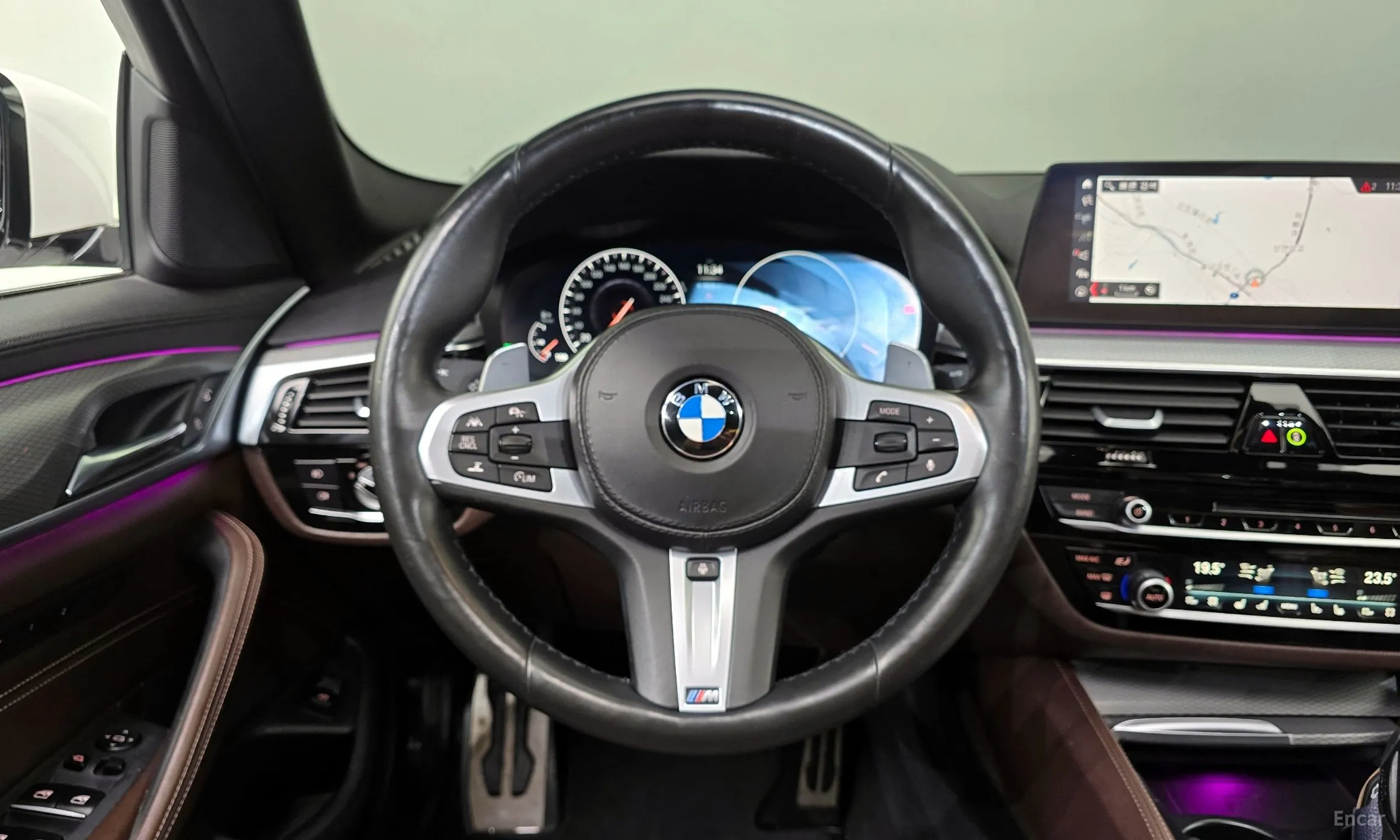 BMW 5 Series (G30) превью 13