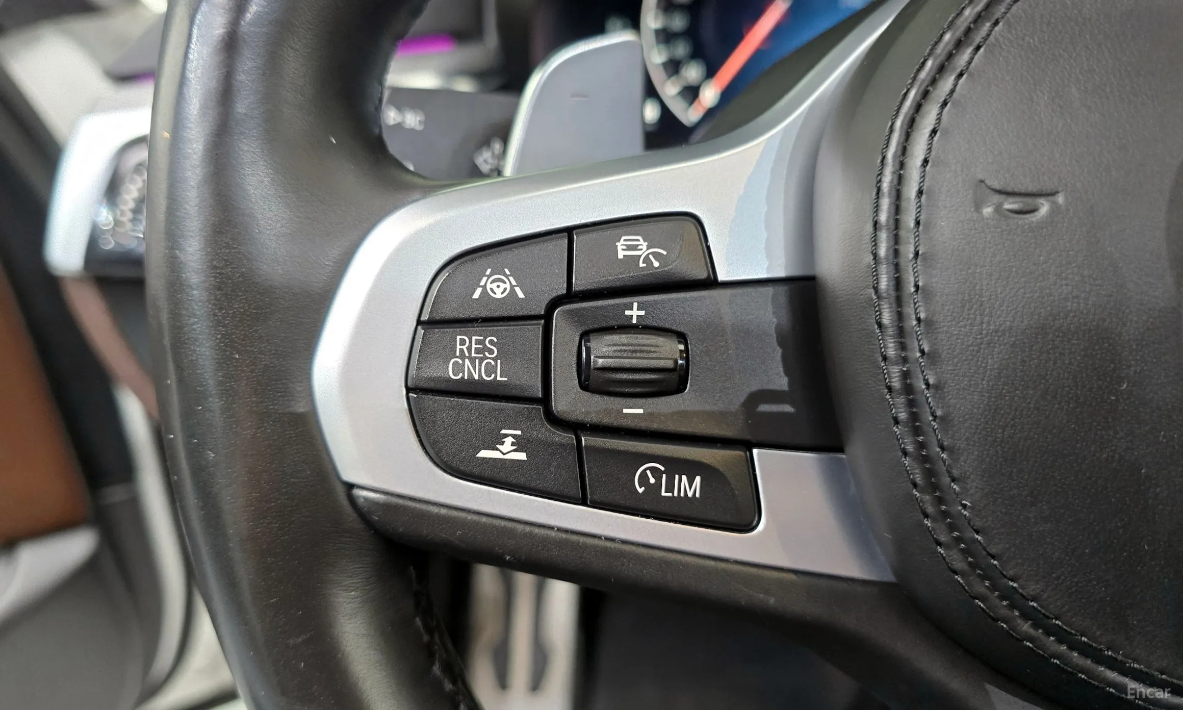 BMW 5 Series (G30) превью 17