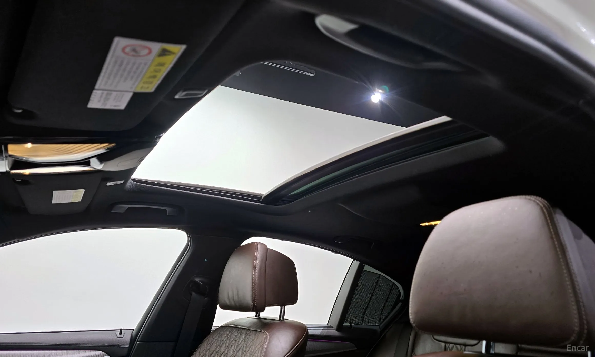 BMW 5 Series (G30) превью 19