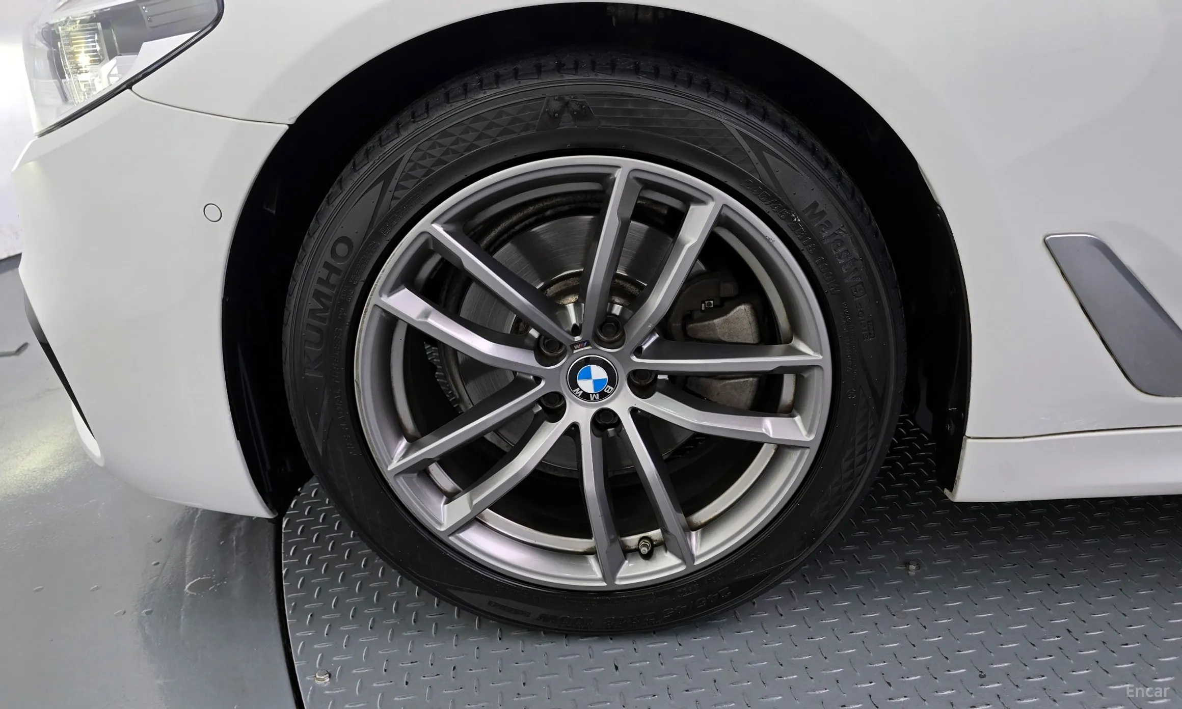 BMW 5 Series (G30) превью 5
