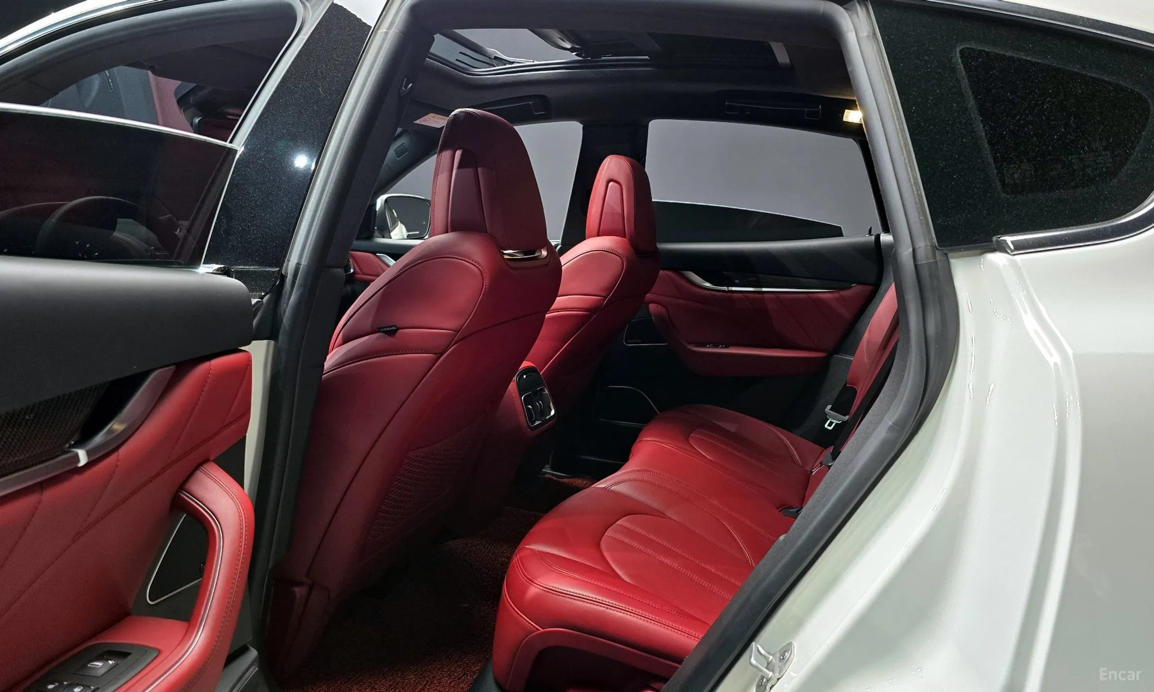Maserati Levante превью 12