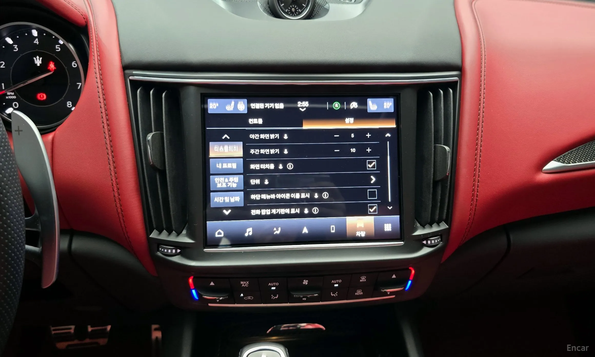 Maserati Levante превью 14