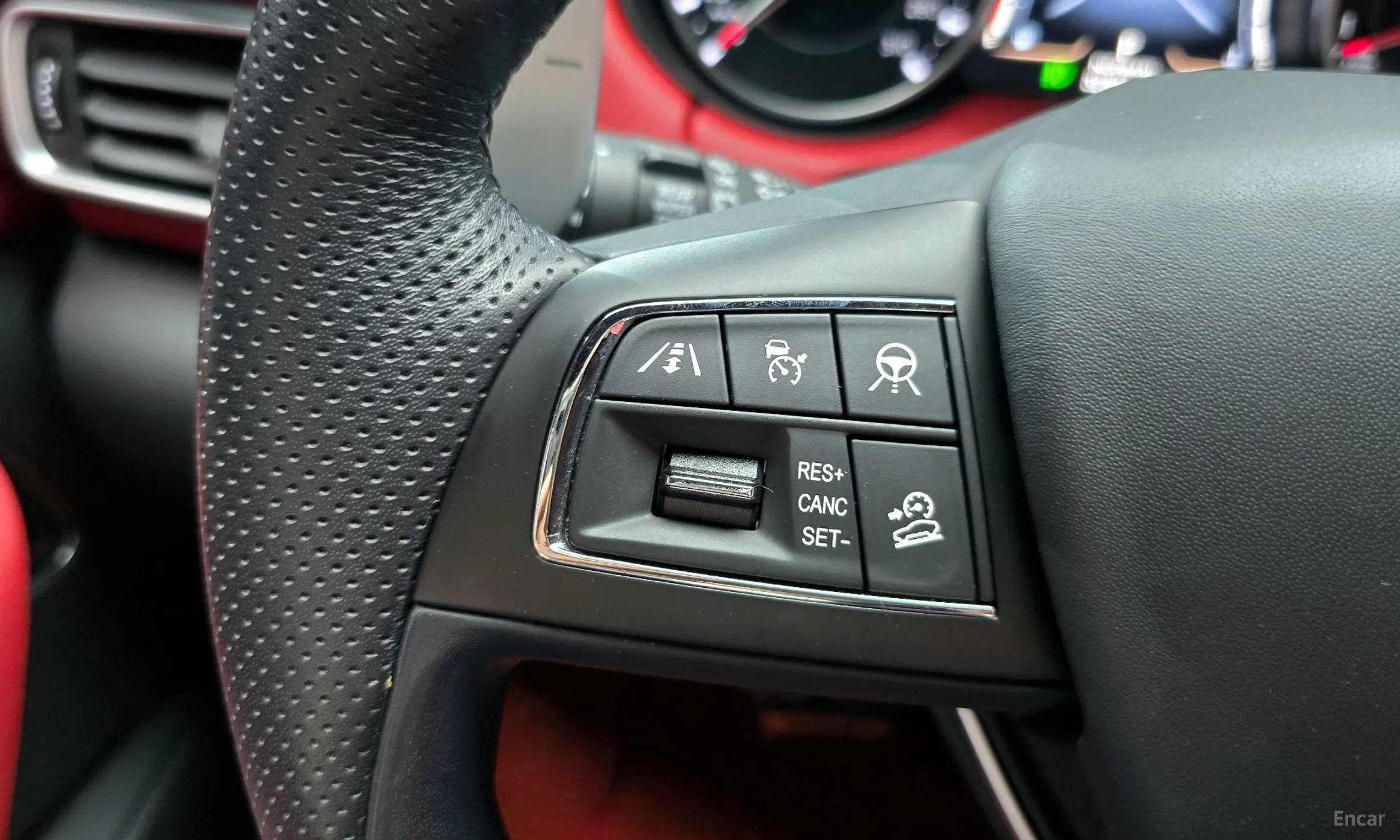 Maserati Levante превью 15