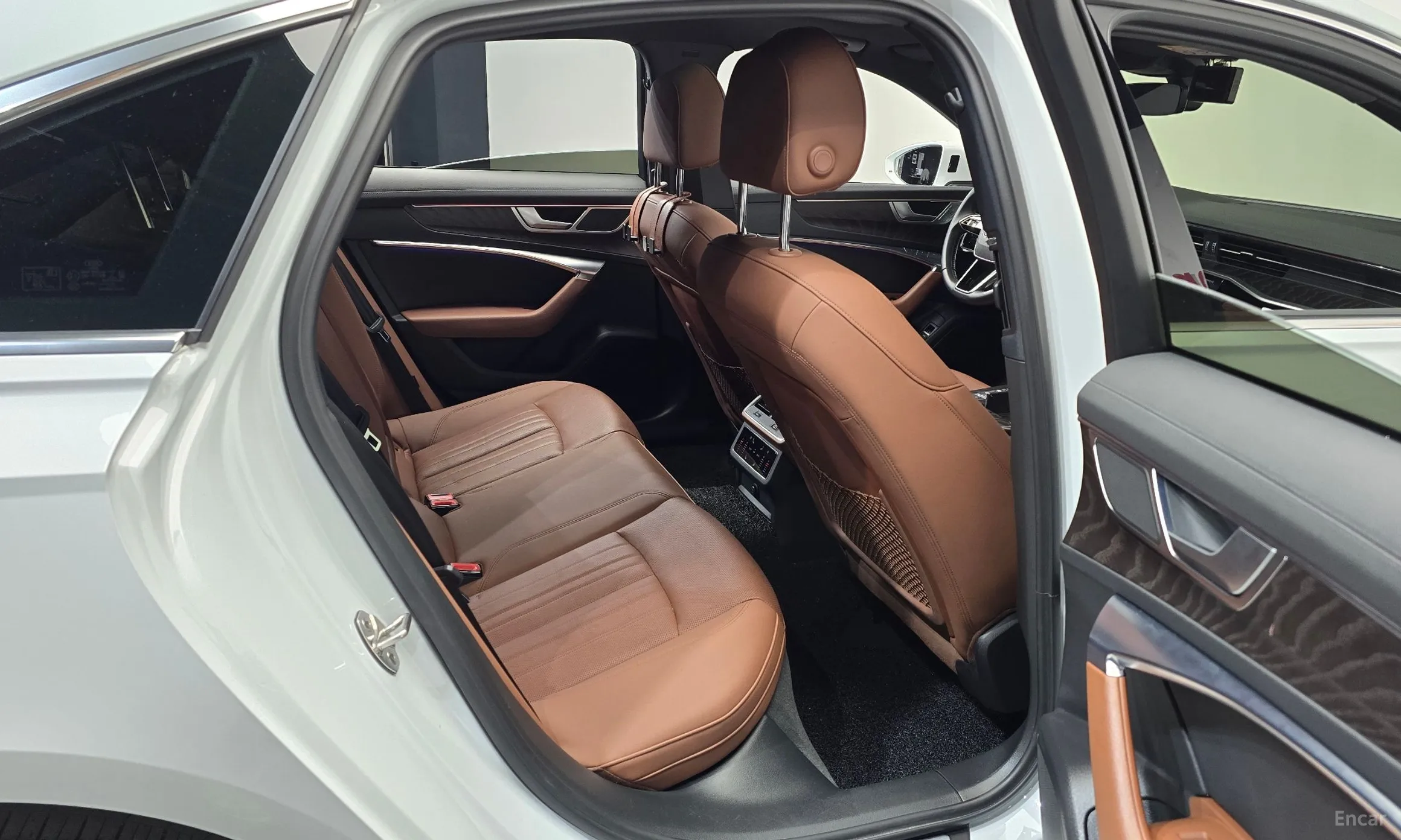 Audi A6 (C8) превью 11