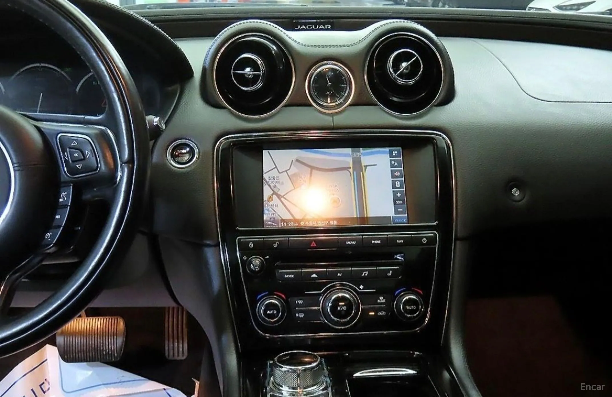 Jaguar All New XJ превью 11