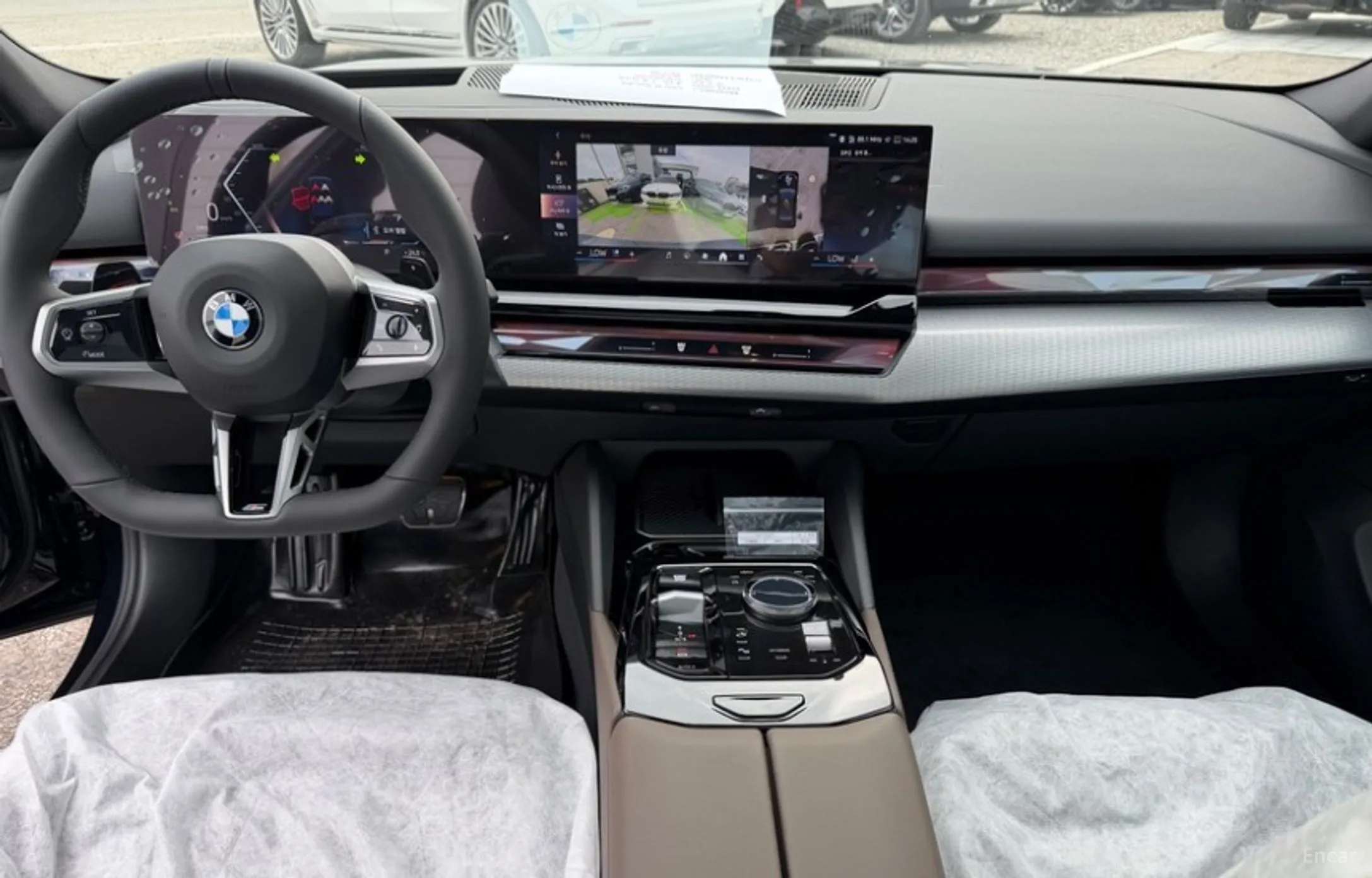 BMW 5 Series (G60) превью 5