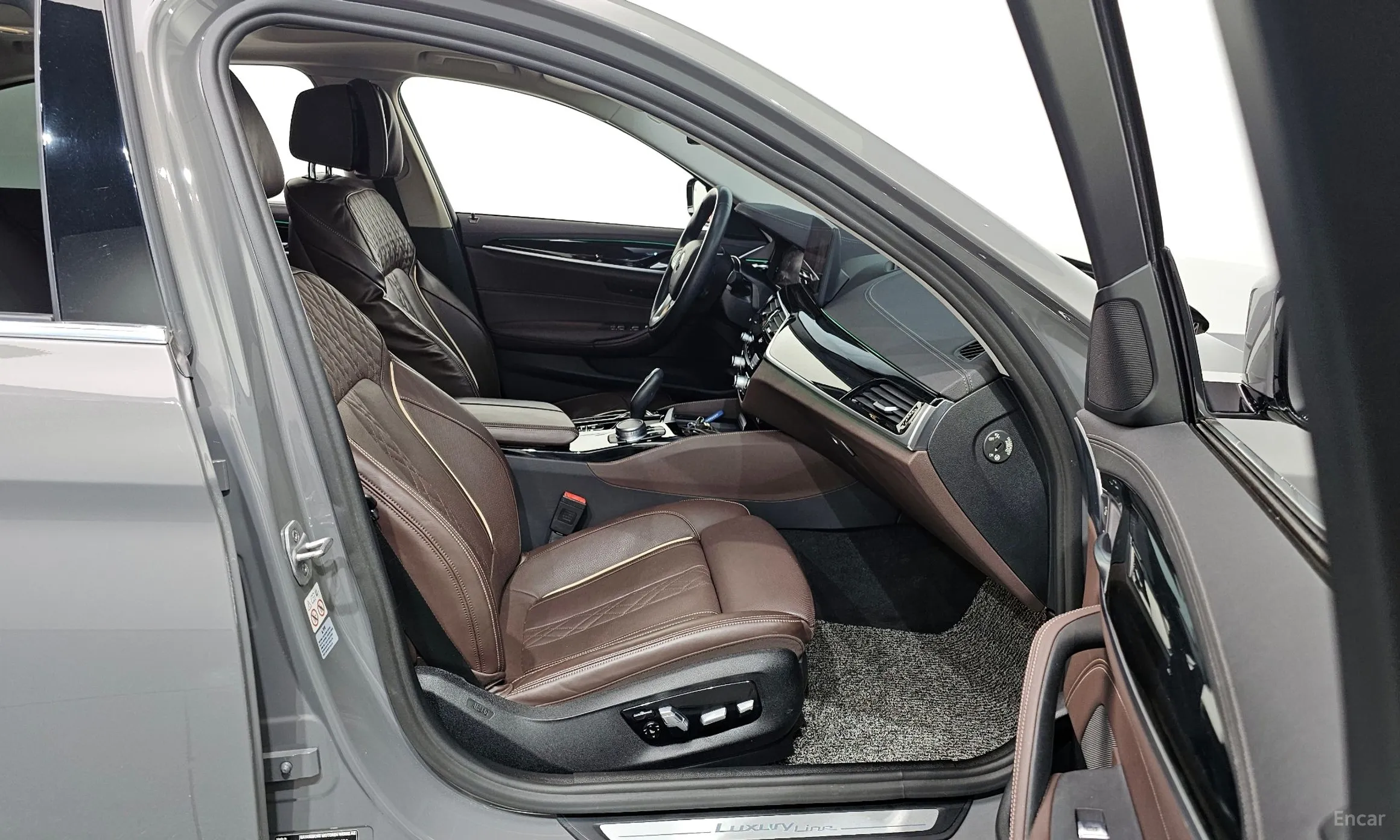 BMW 5 Series (G30) превью 11