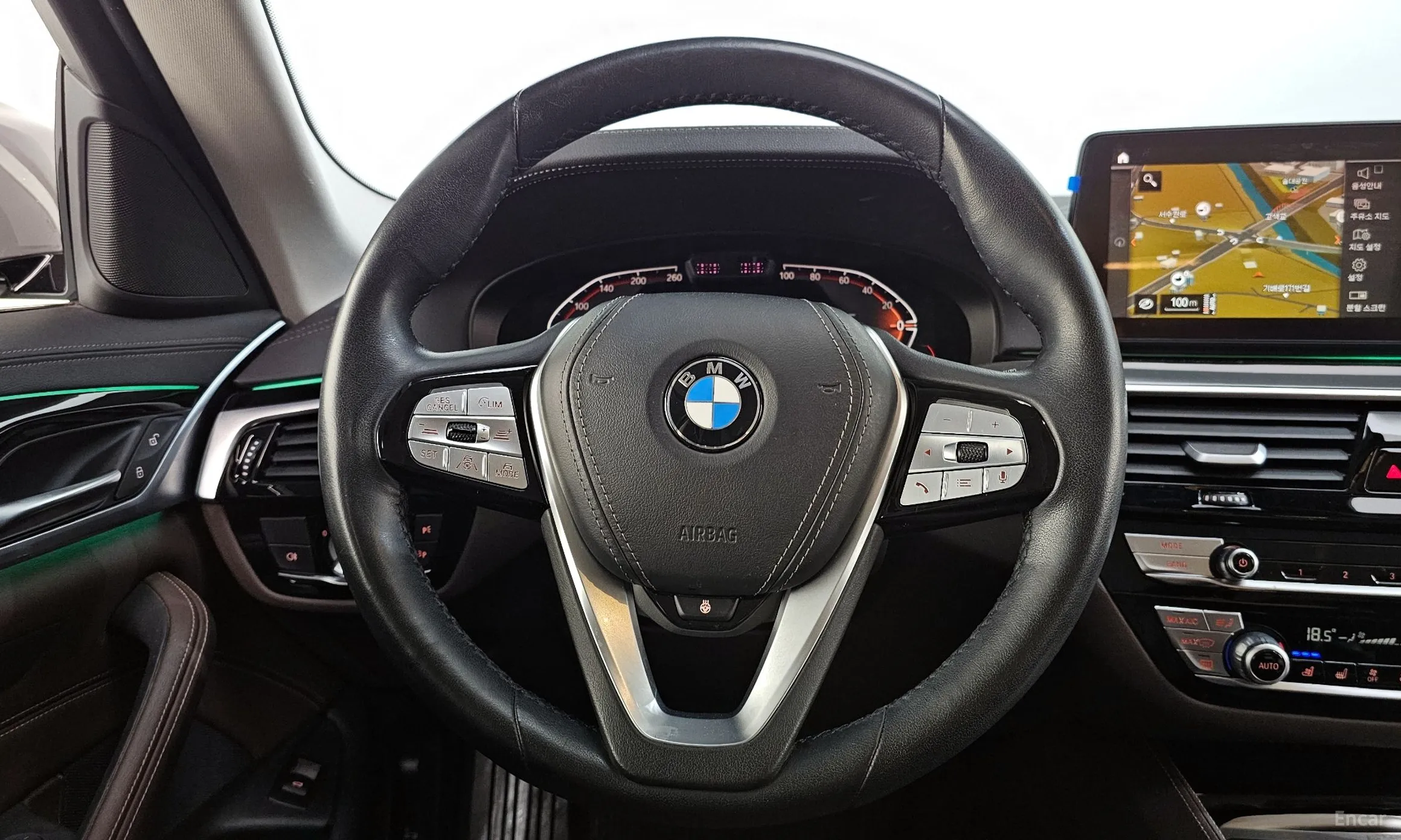 BMW 5 Series (G30) превью 13