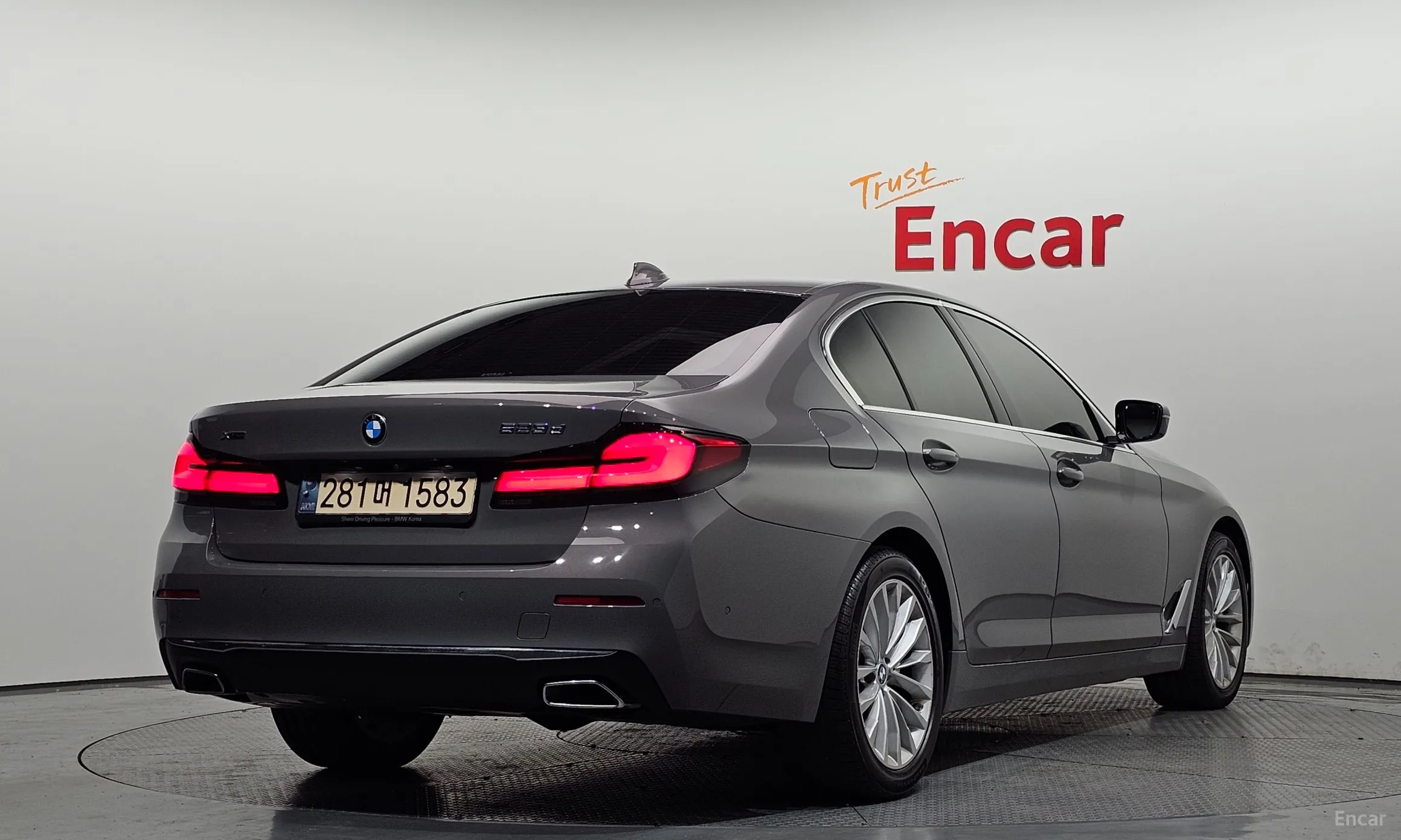 BMW 5 Series (G30) превью 2