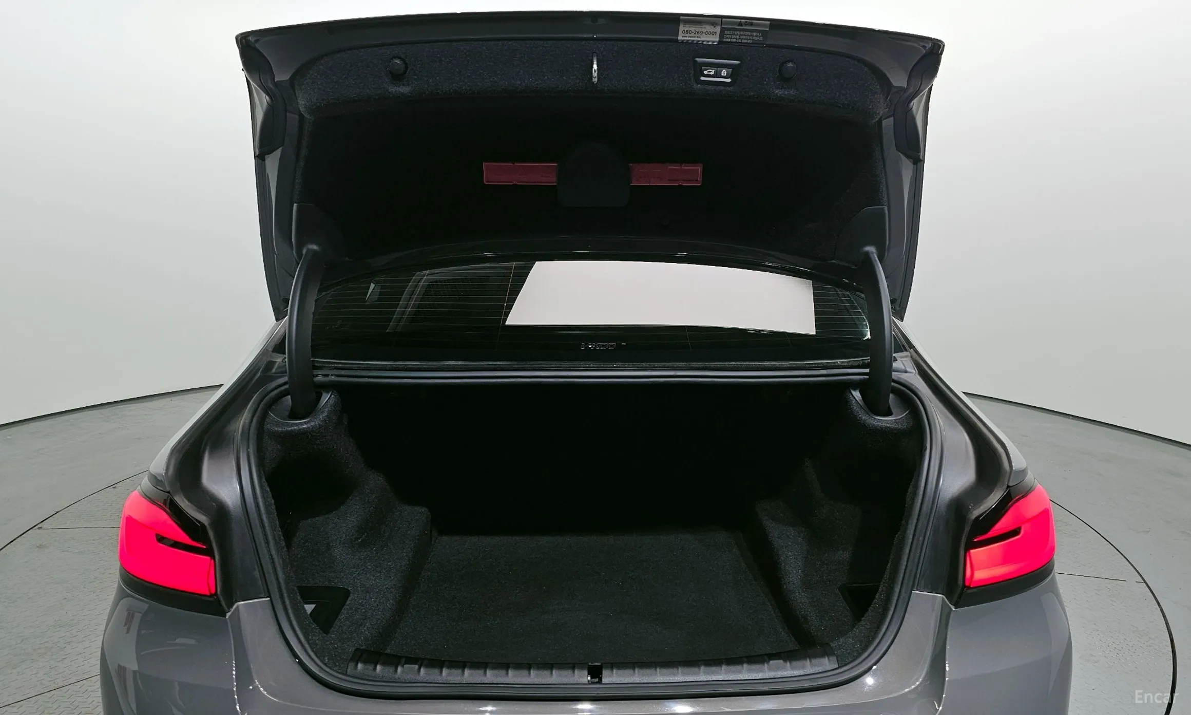 BMW 5 Series (G30) превью 20
