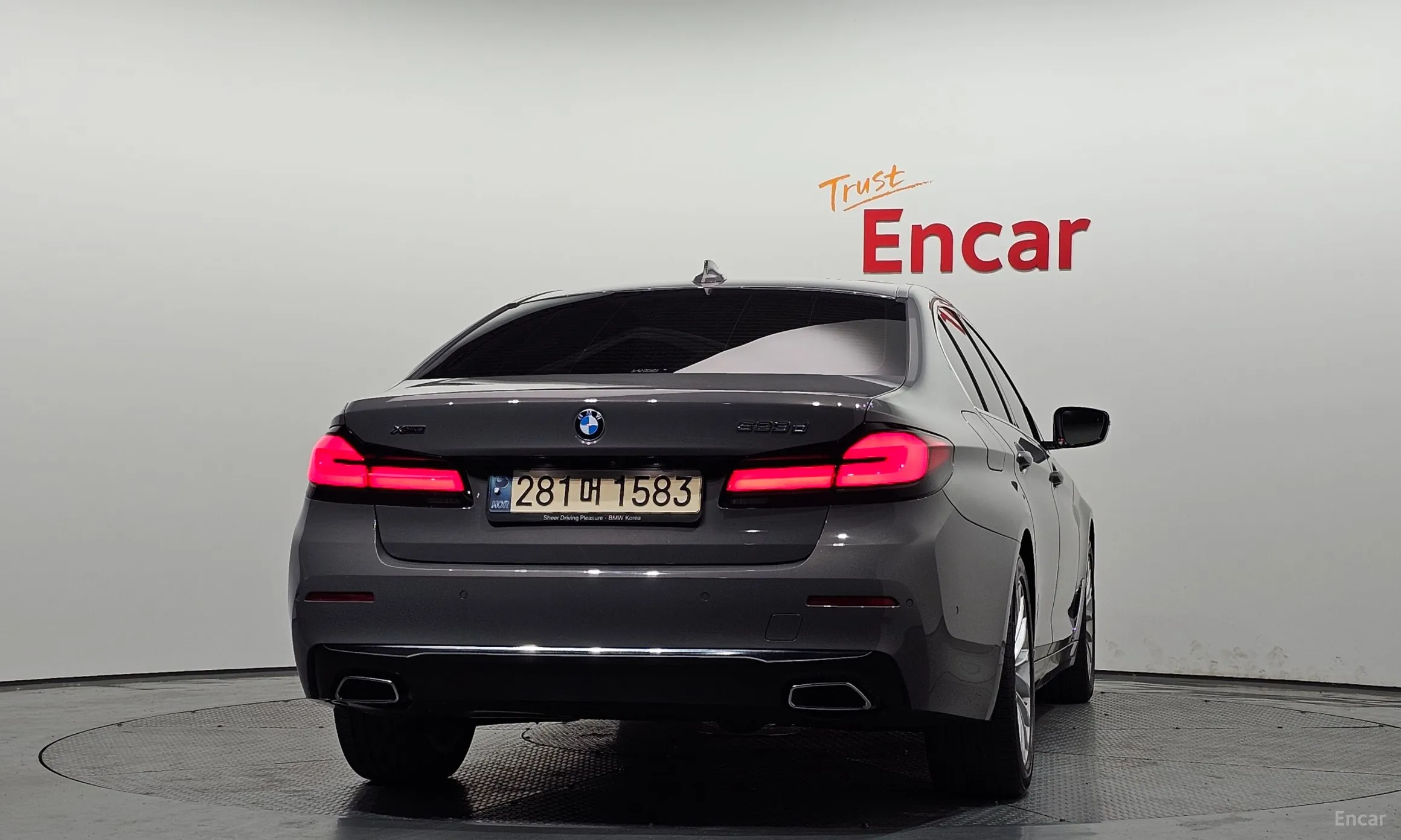 BMW 5 Series (G30) превью 4