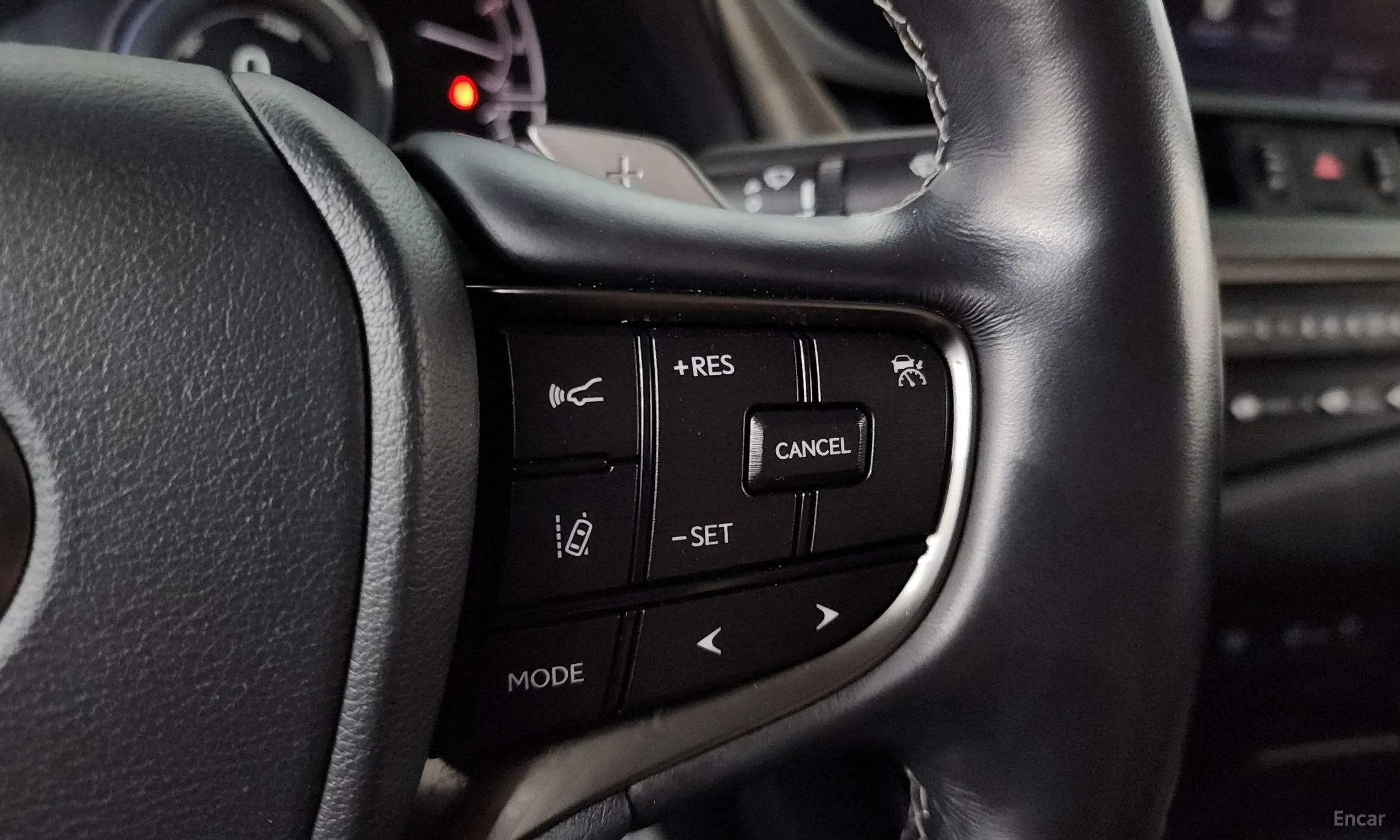 Lexus ES300h 7th Generation превью 17