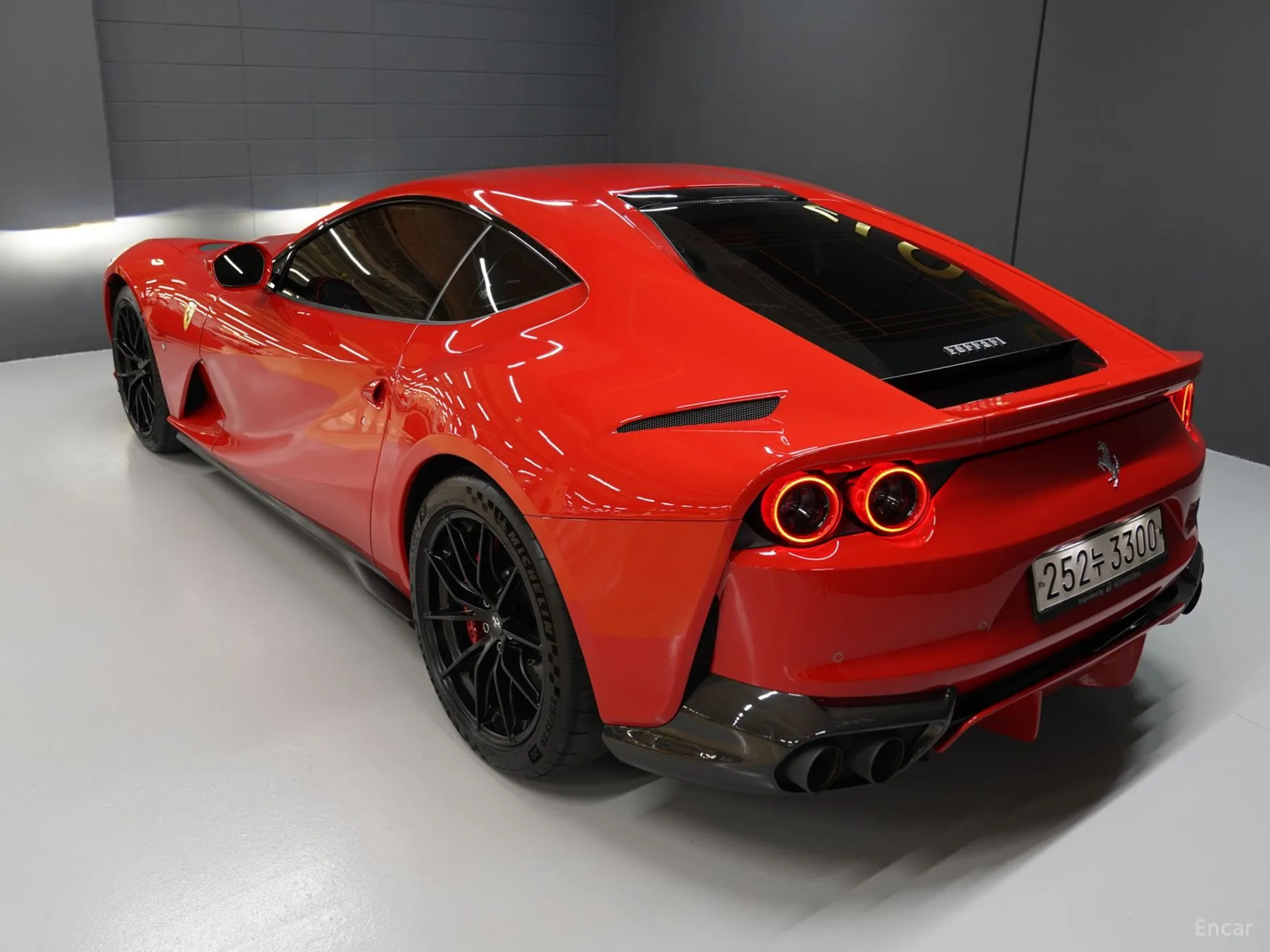 Ferrari 812 Superfast превью 12