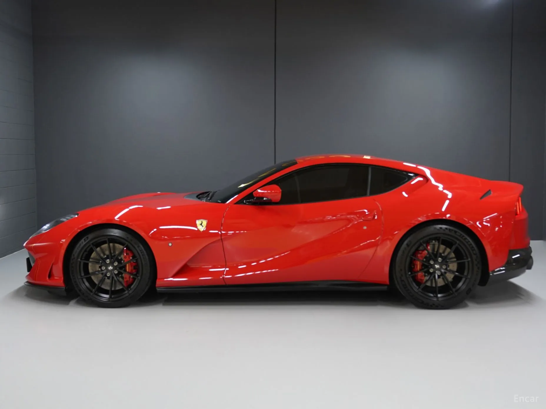 Ferrari 812 Superfast превью 5