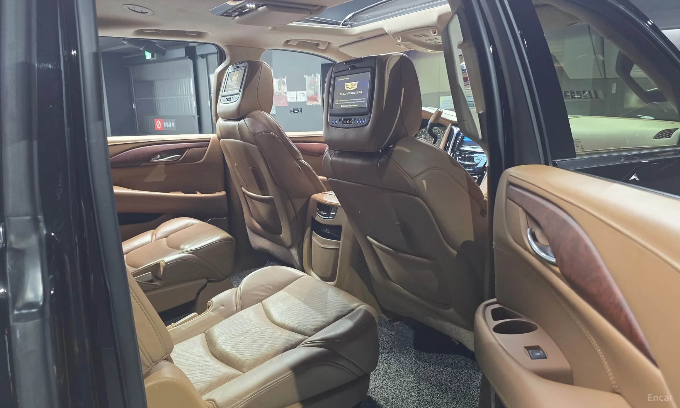 Cadillac Escalade превью 11