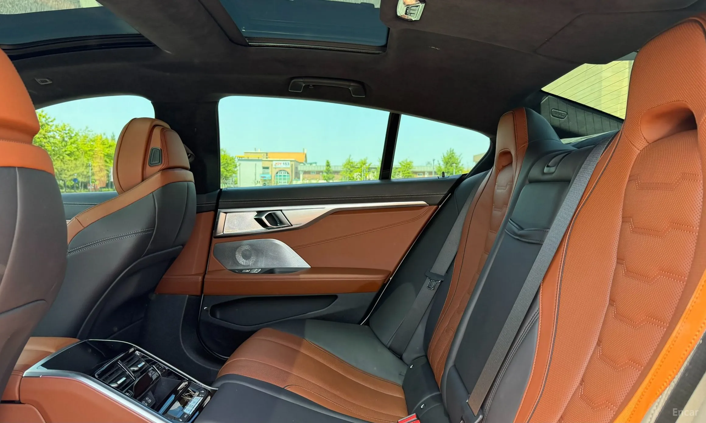 BMW 8-series (G15) превью 10