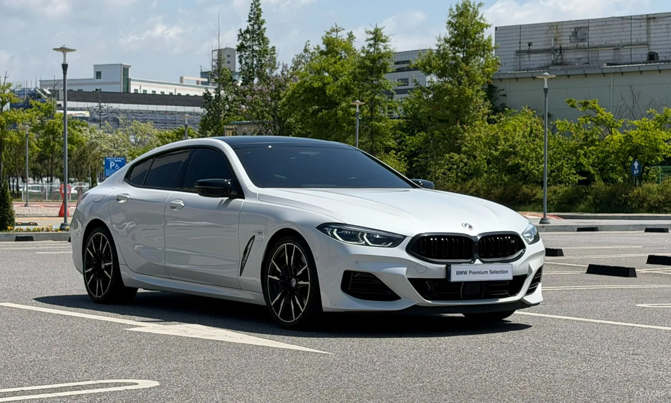 BMW 8-series (G15) превью 11