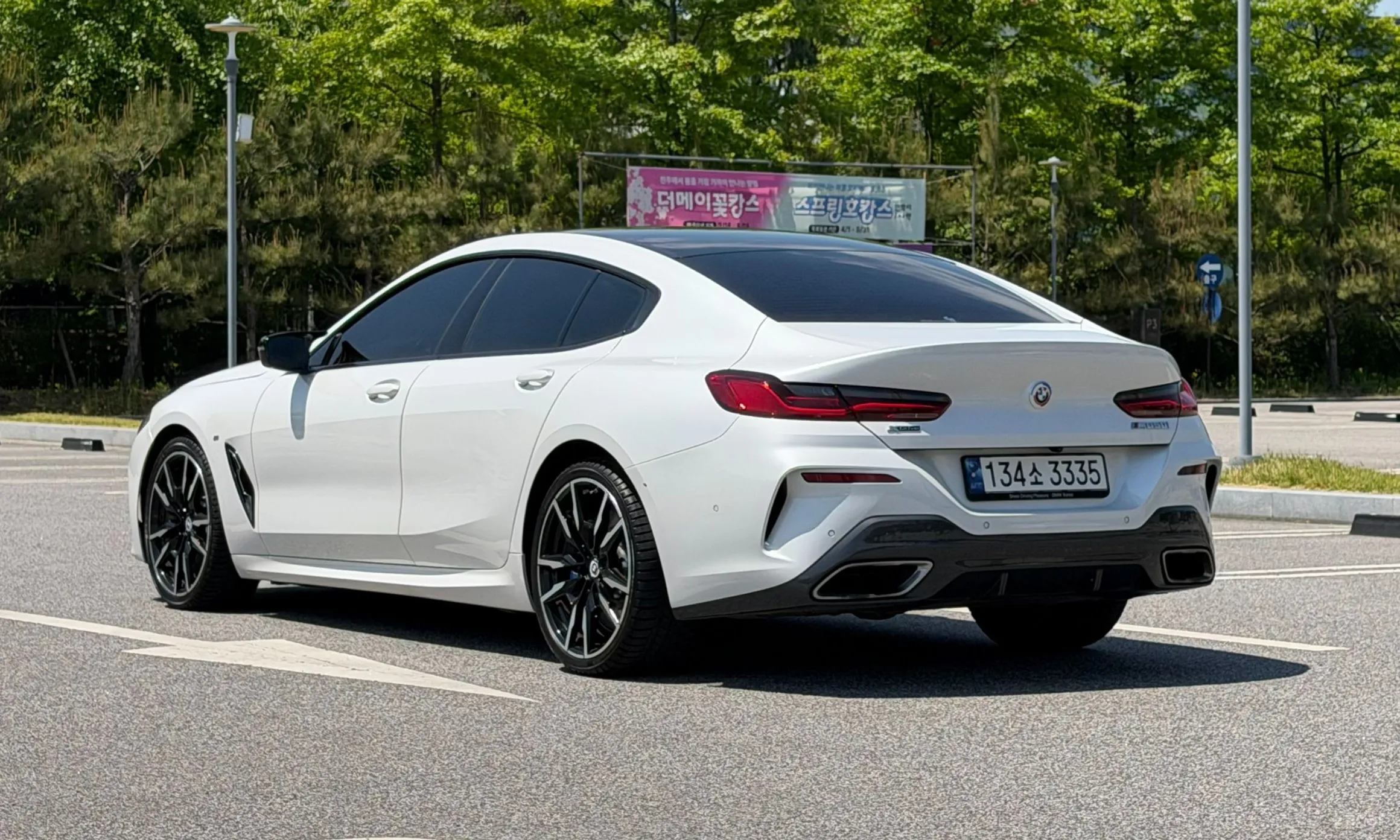 BMW 8-series (G15) превью 14