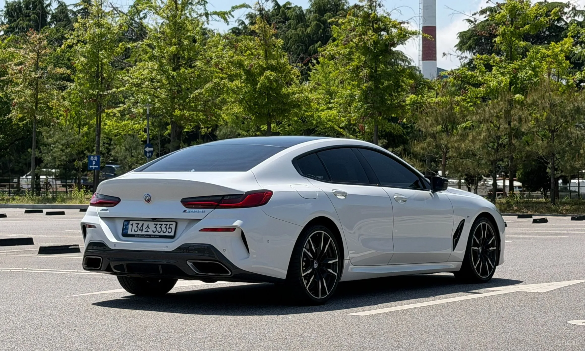 BMW 8-series (G15)