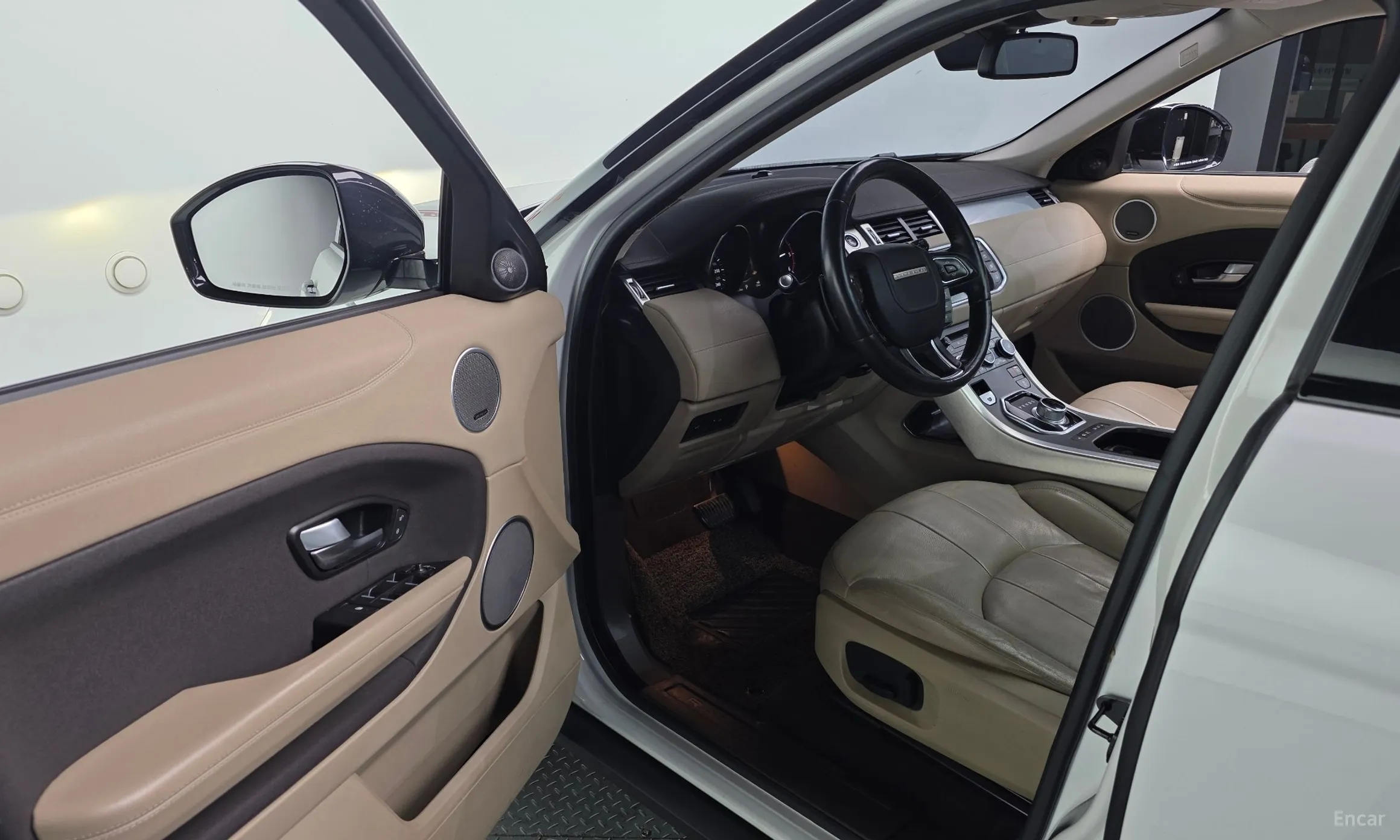 Land Rover Range Rover Evoque превью 10