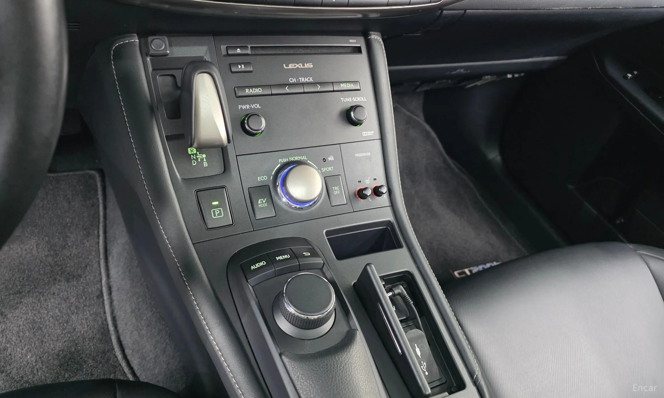 Lexus CT200h превью 9