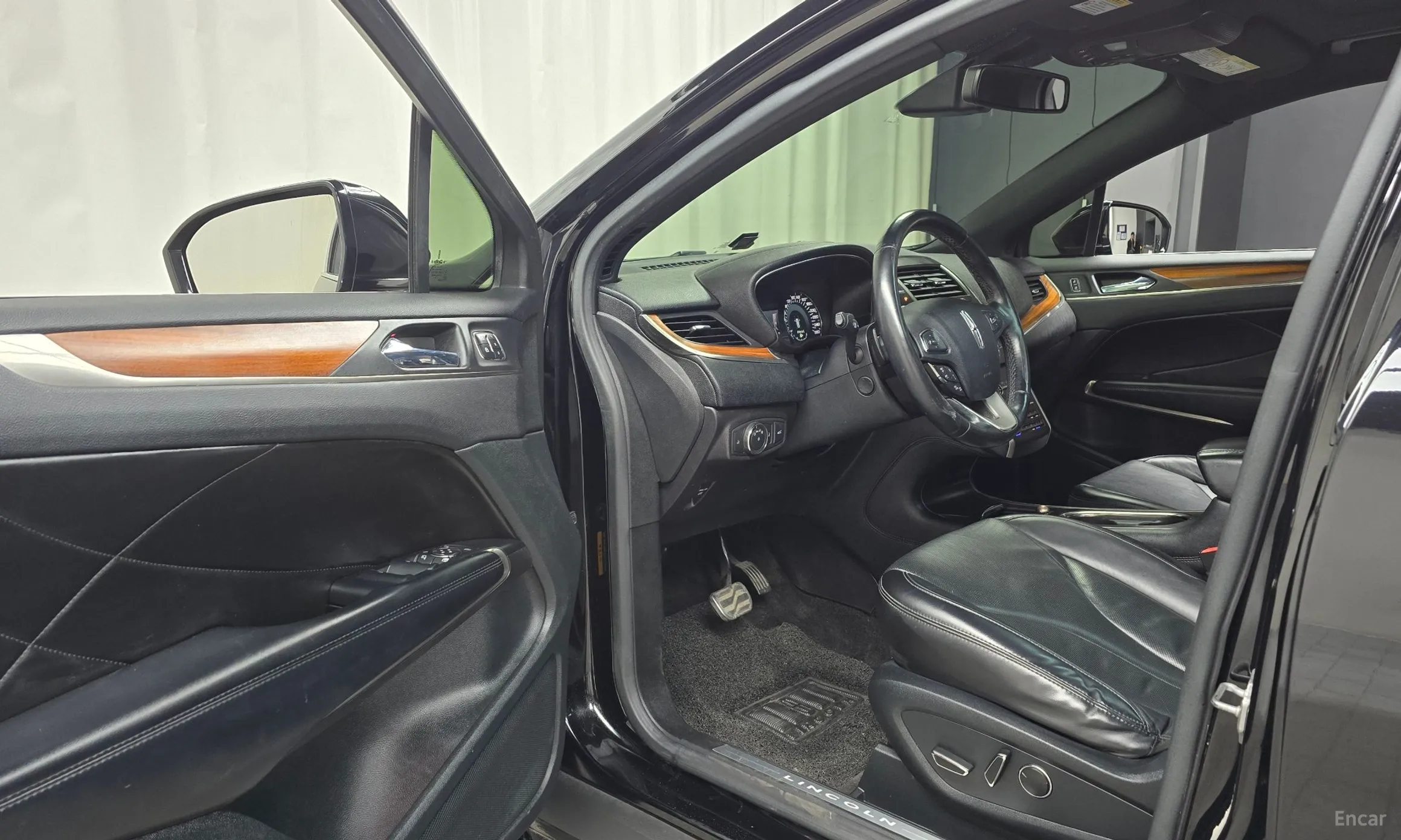 Lincoln MKC превью 10