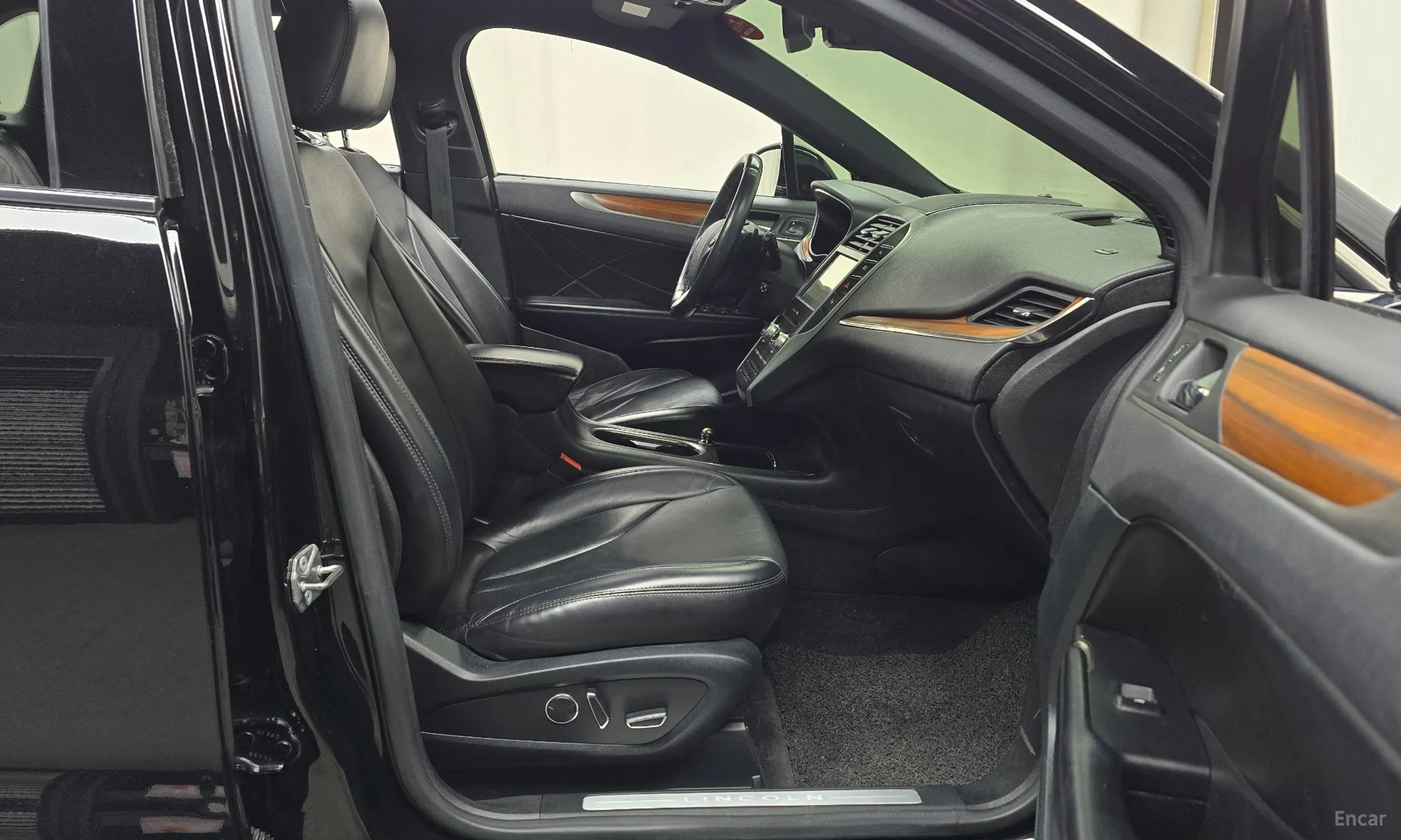 Lincoln MKC превью 11