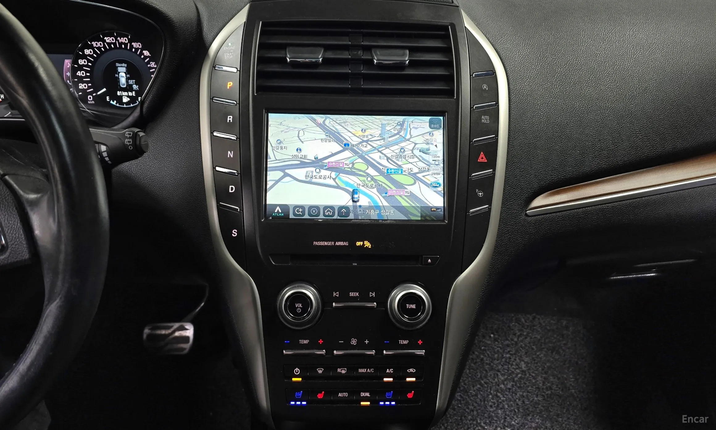 Lincoln MKC превью 14