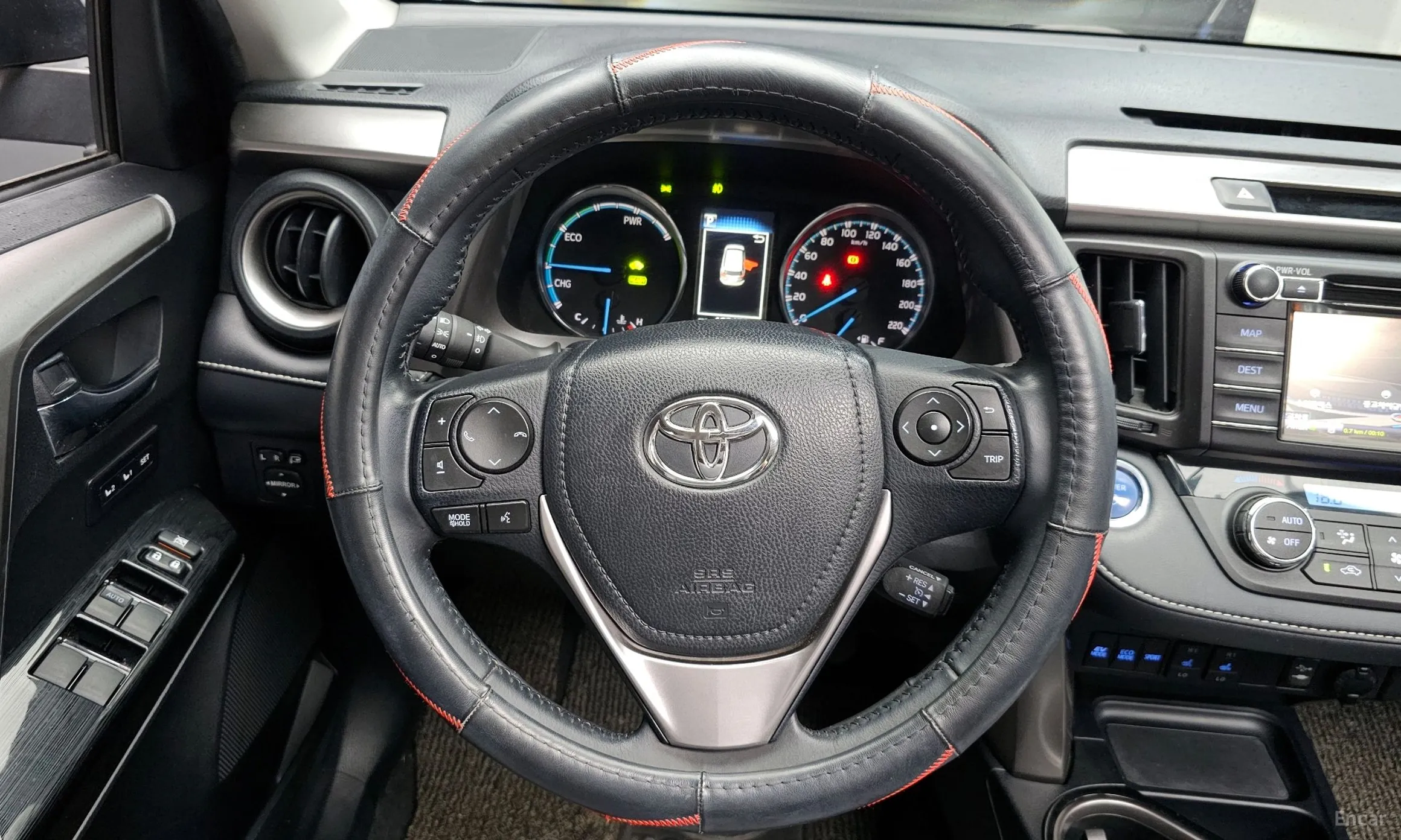 Toyota RAV4 превью 12