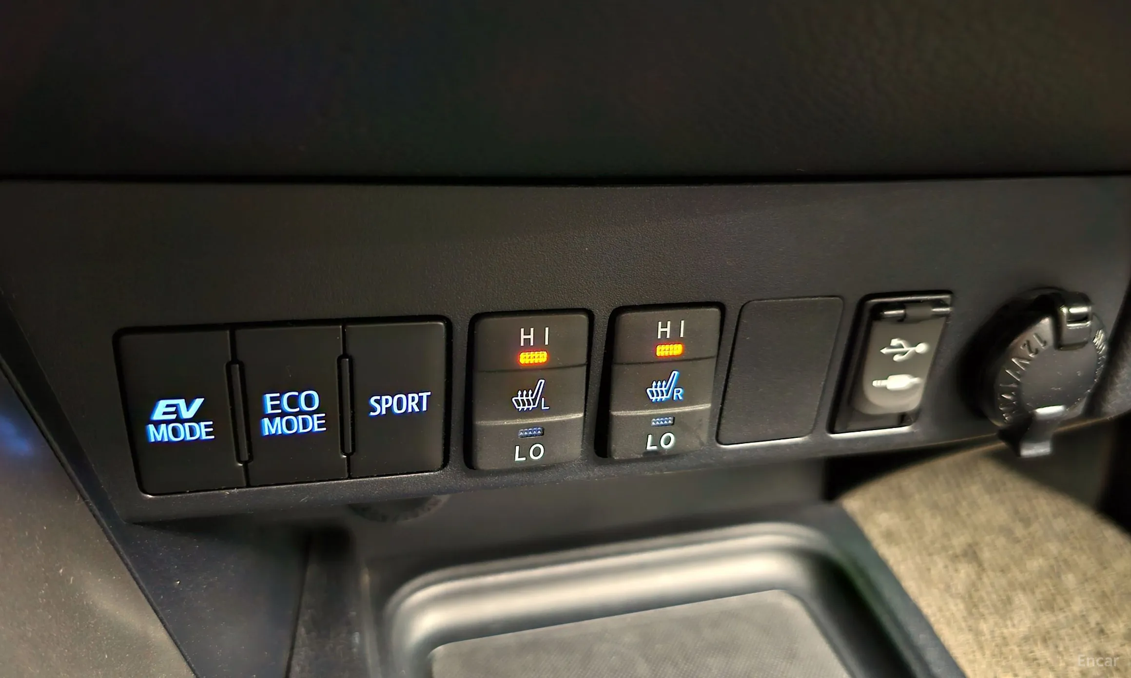 Toyota RAV4 превью 15