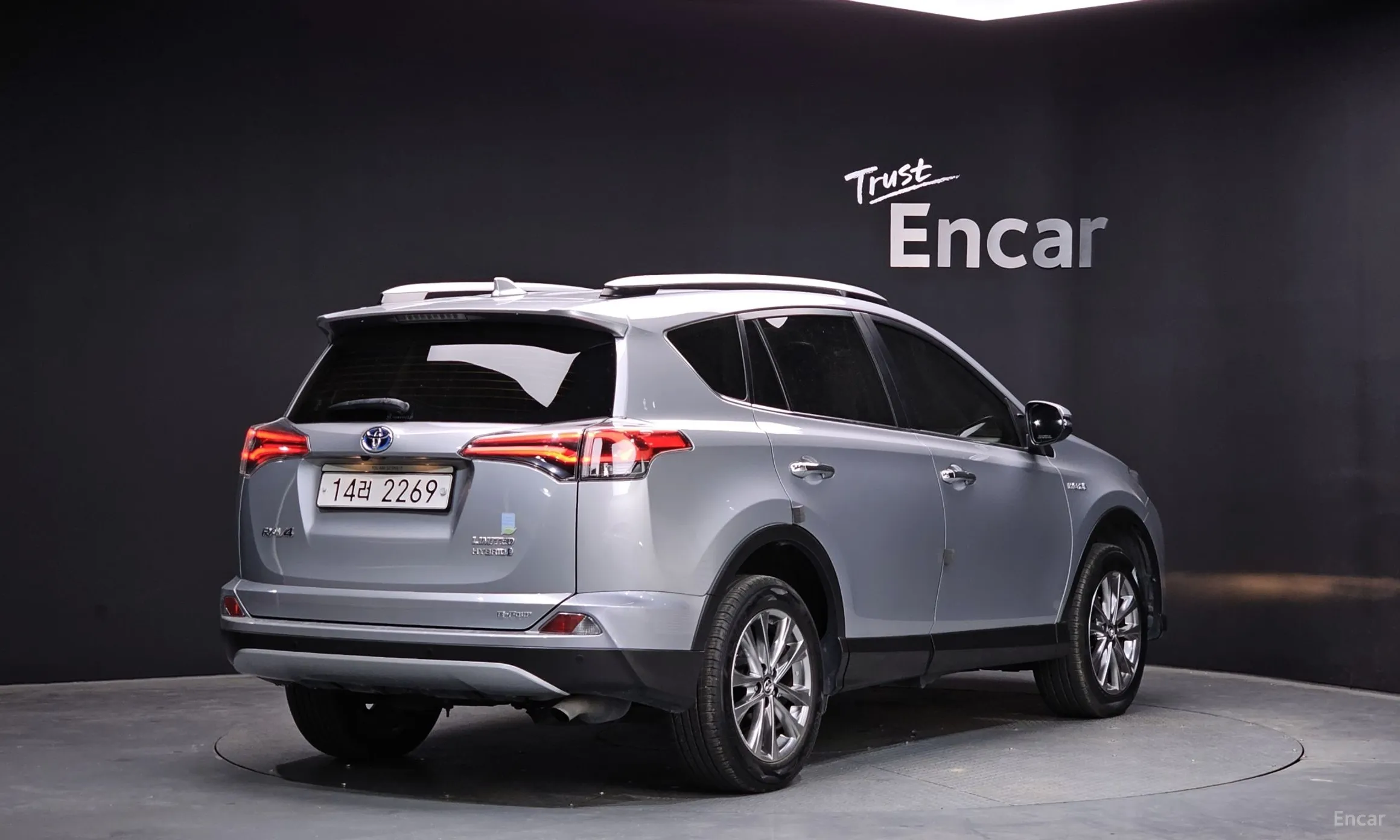 Toyota RAV4 превью 2