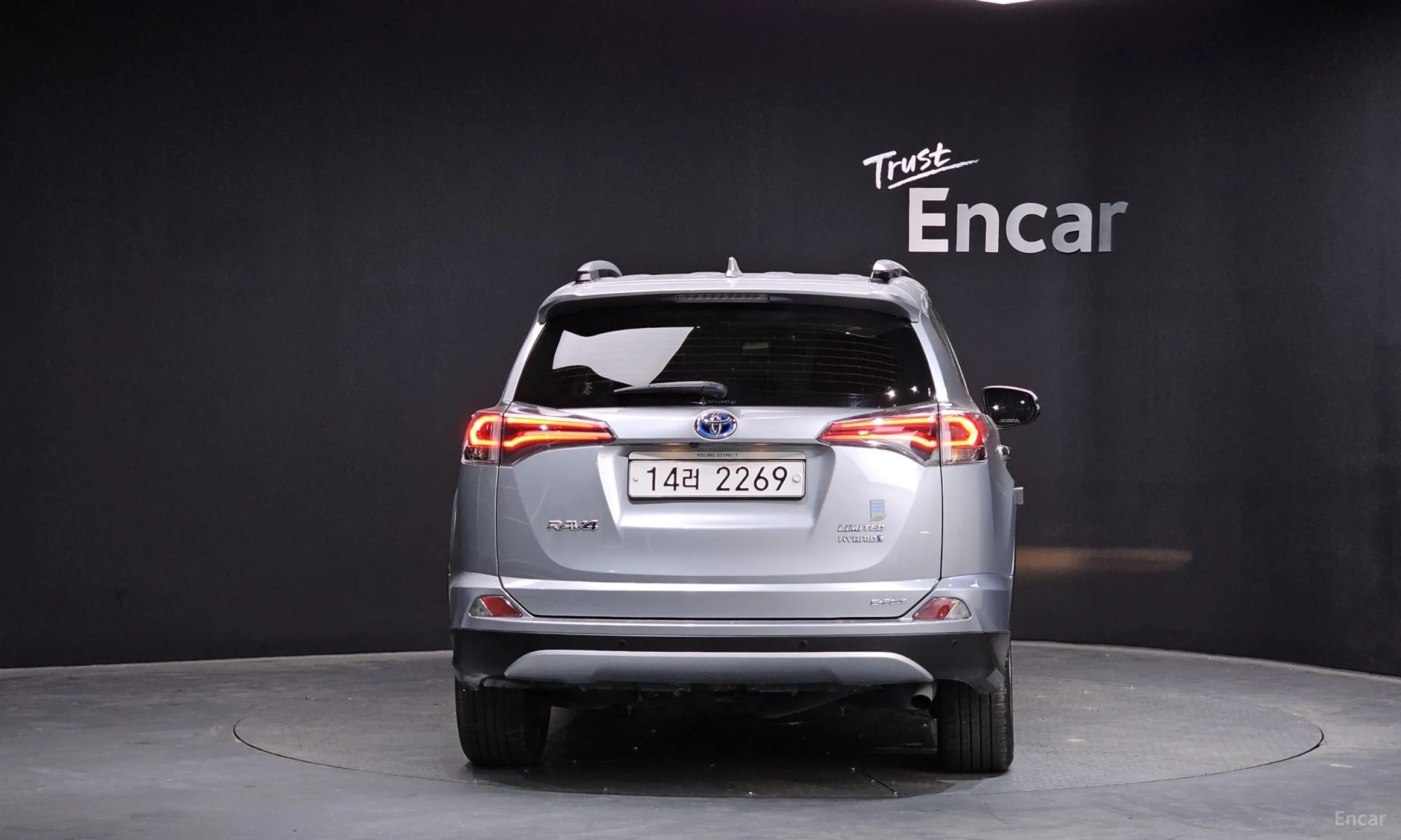 Toyota RAV4 превью 4