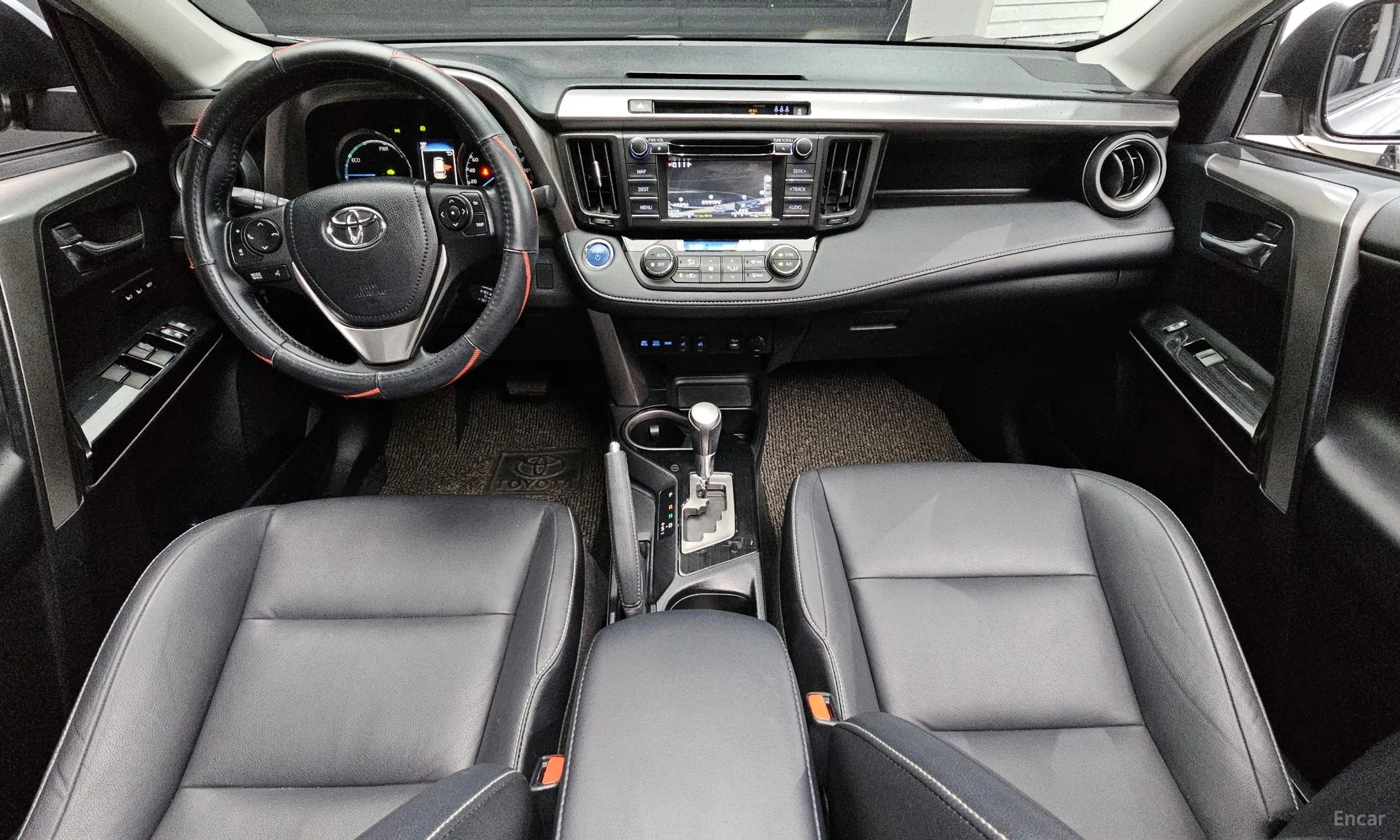 Toyota RAV4 превью 7