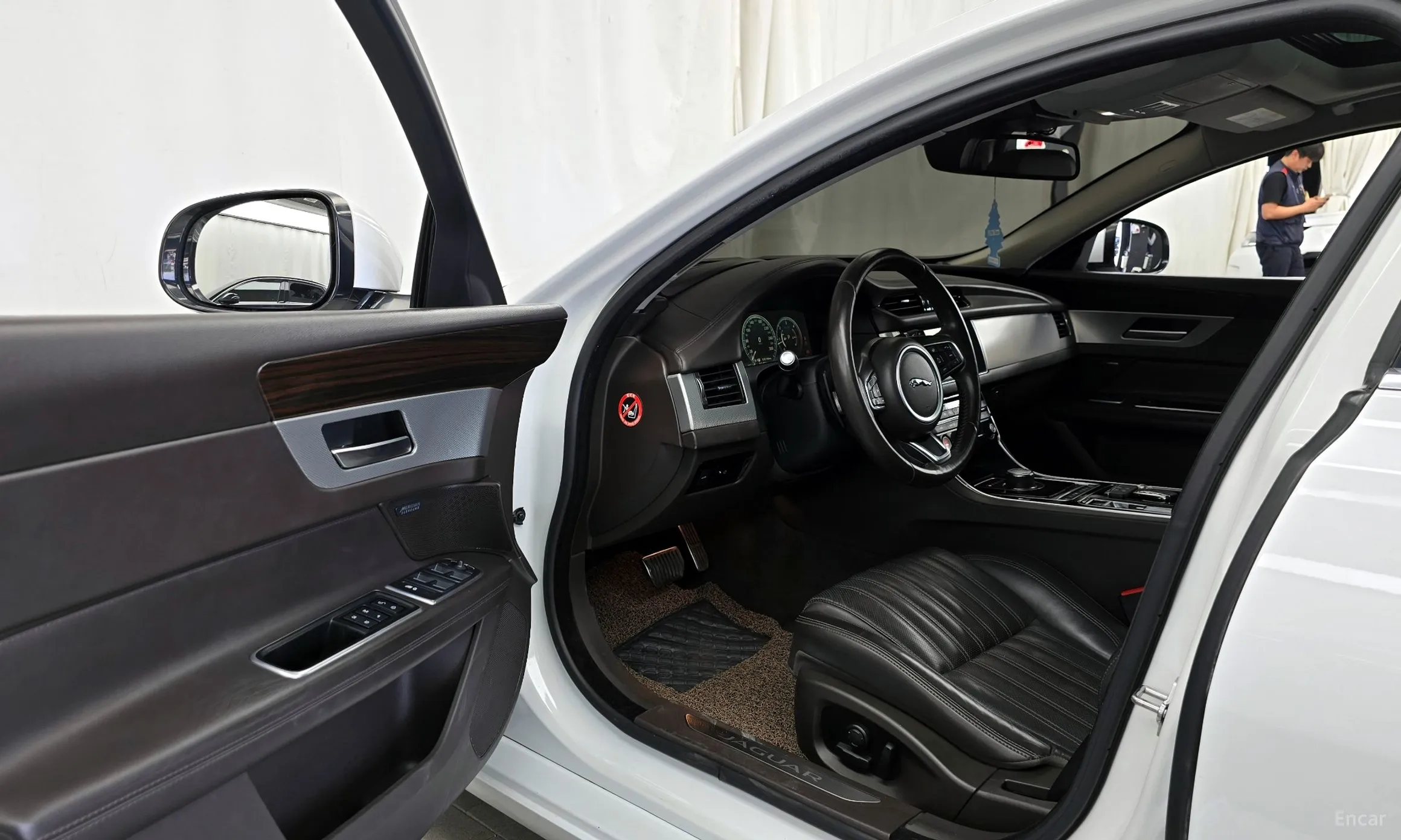 Jaguar XF (x260) превью 10