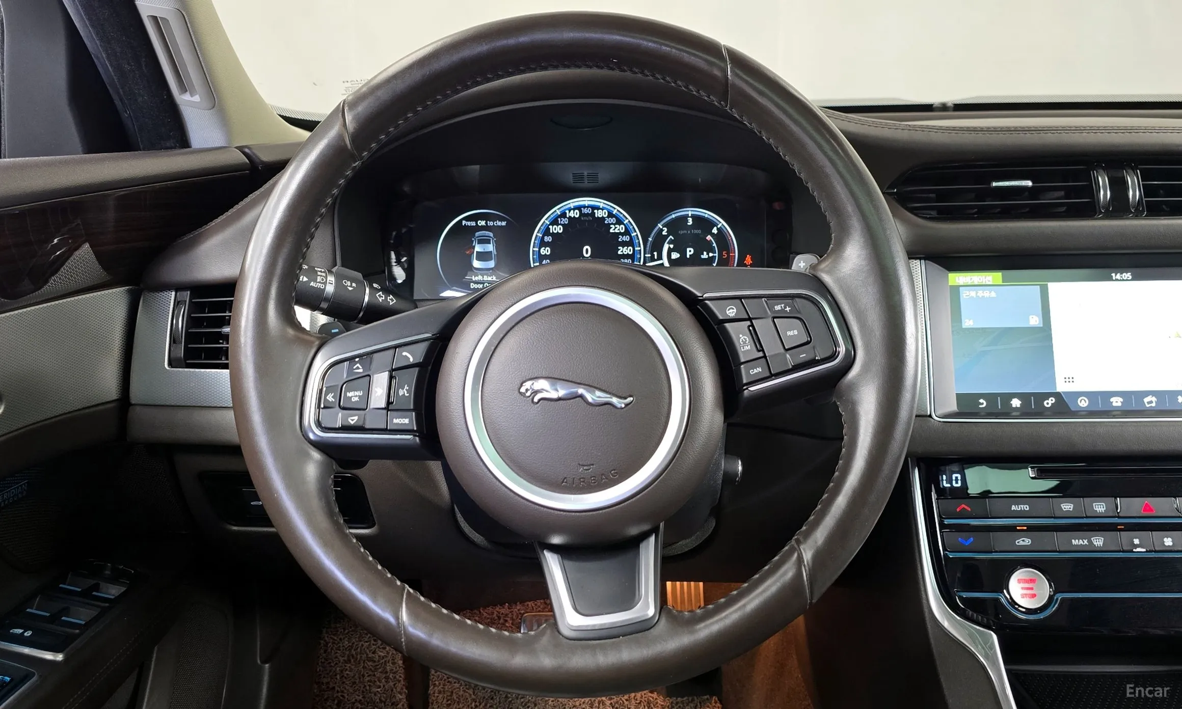 Jaguar XF (x260) превью 14