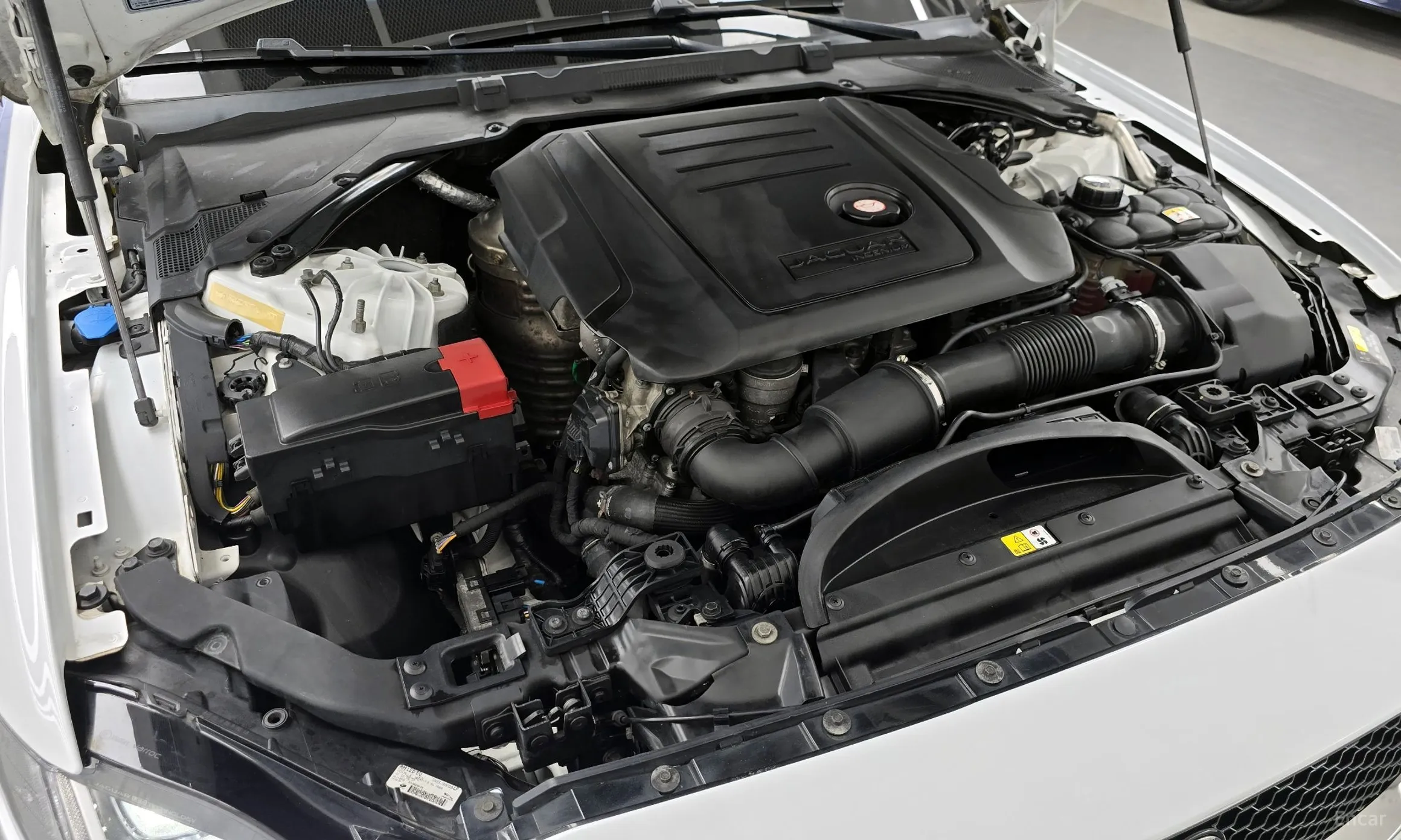 Jaguar XF (x260) превью 6