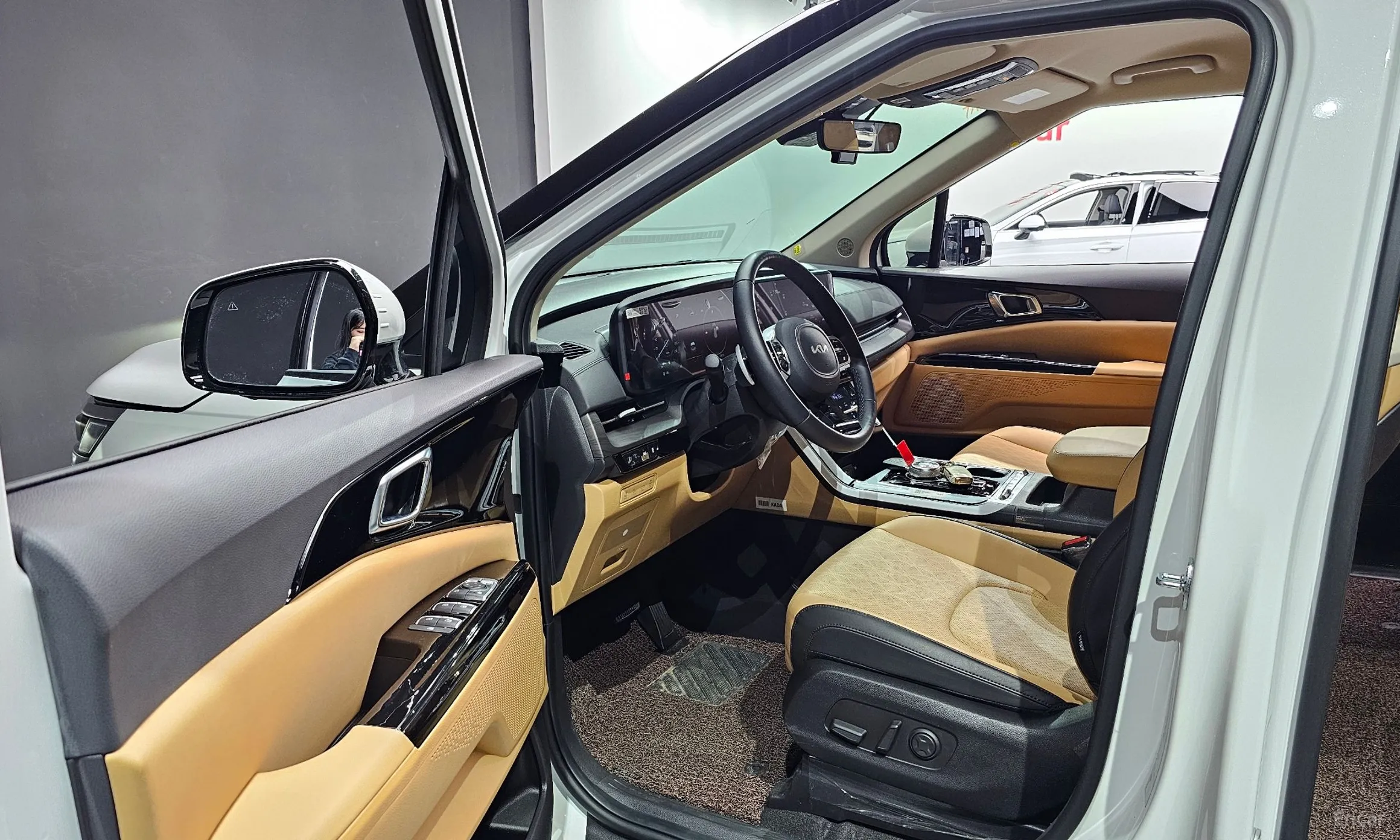 Kia Carnival Gen 4 превью 10