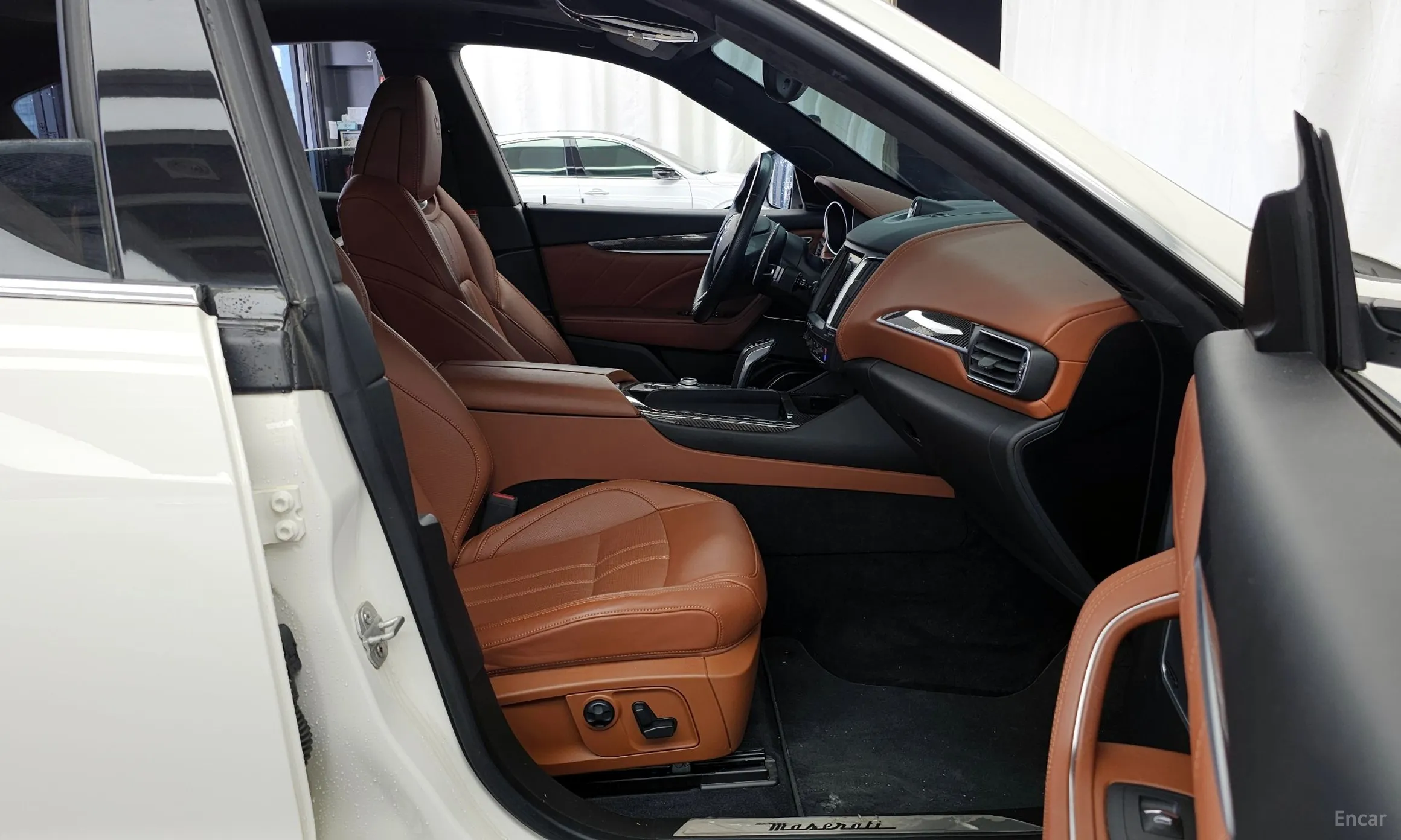 Maserati Levante превью 11